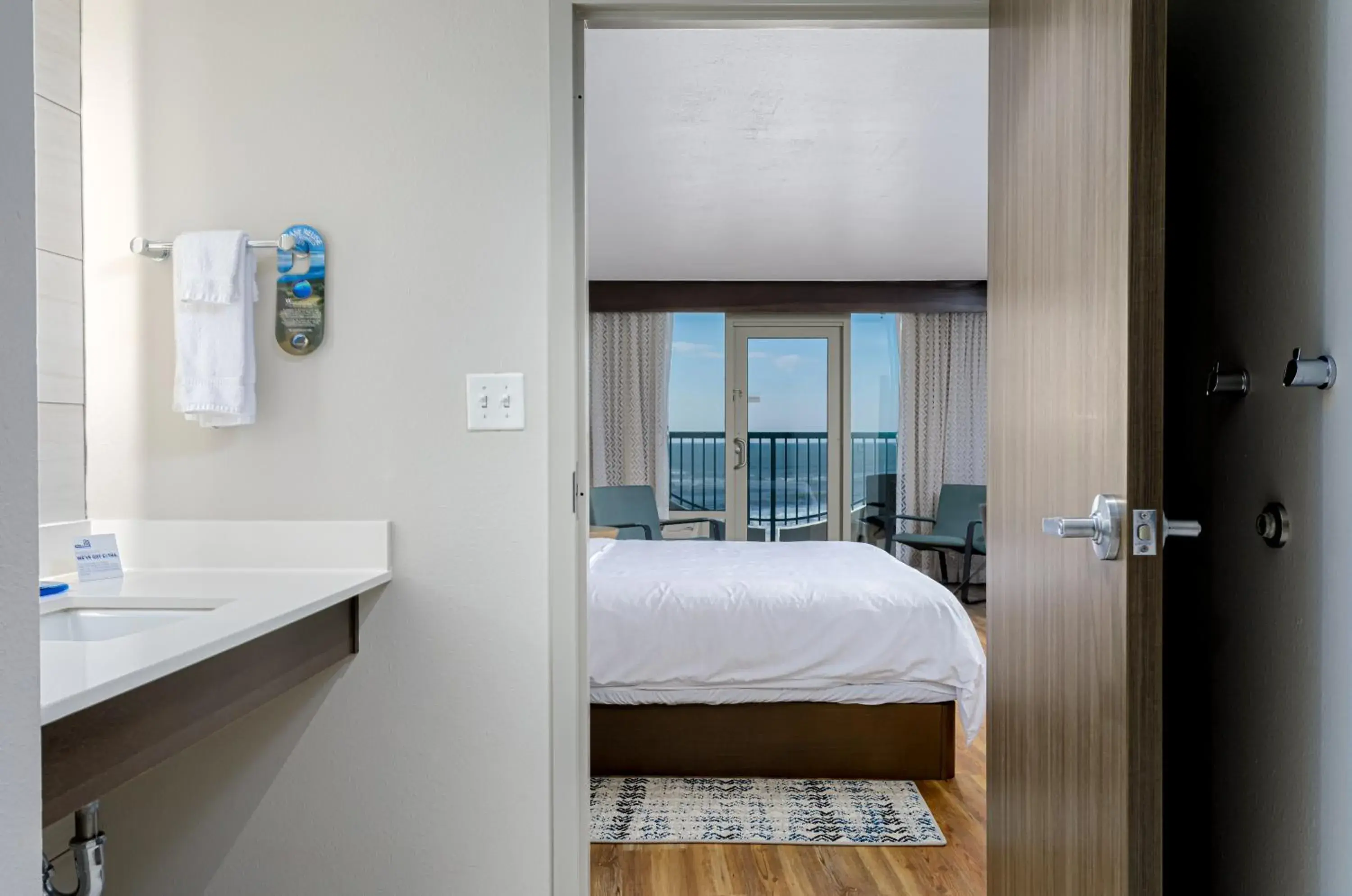 Bed in Holiday Inn Express Pensacola Beach by IHG Bed in Holiday Inn Express Pensacola Beach by IHG