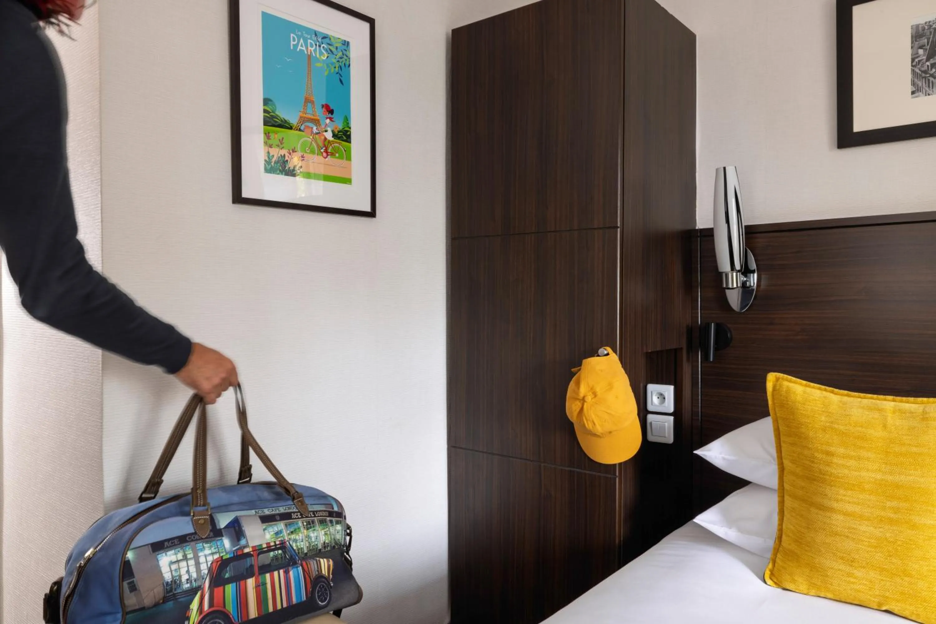 Bedroom, Bed in Jack's Hotel