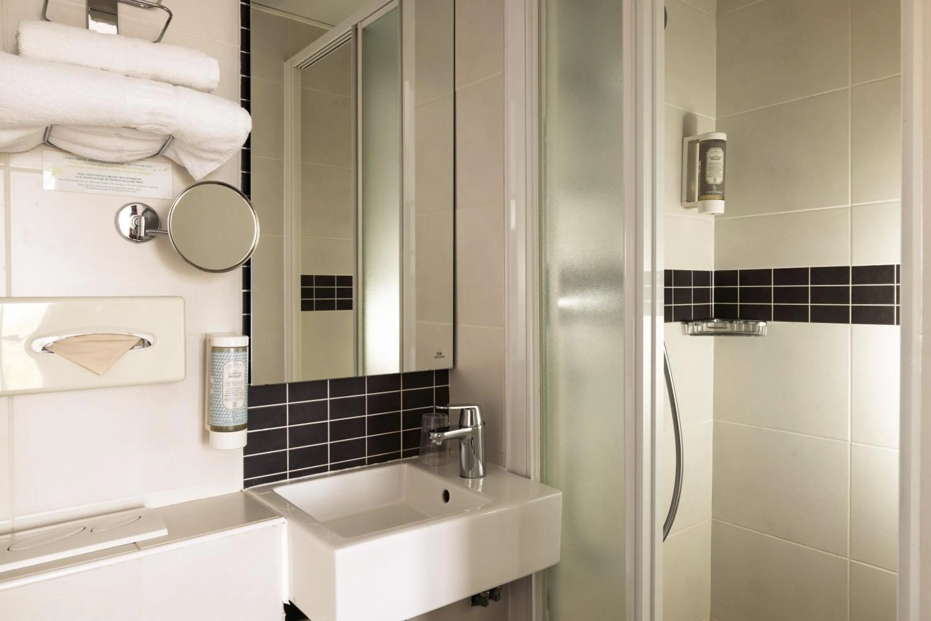 Shower in Jack's Hotel