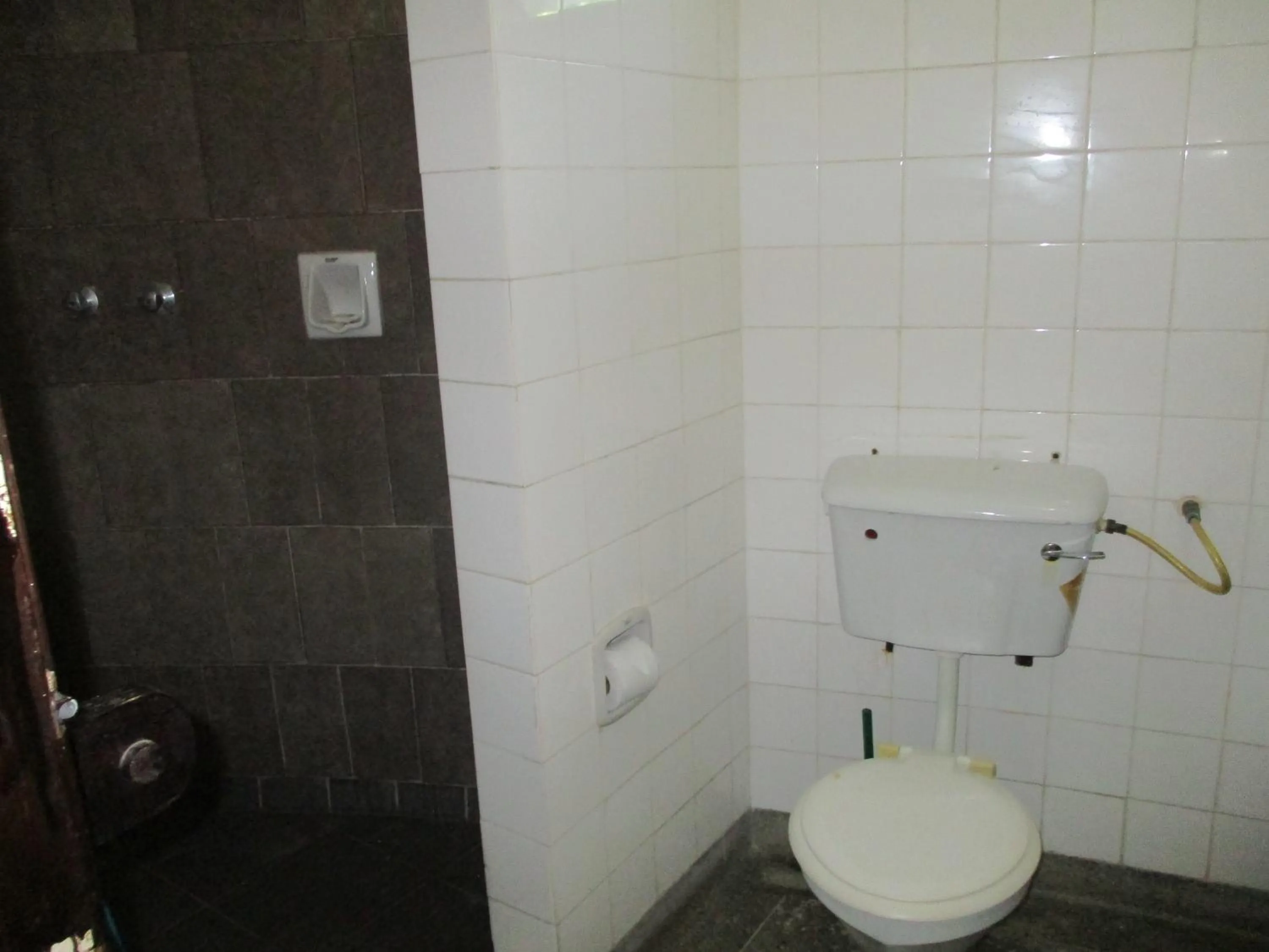 Bathroom in Indiana Beach Apartments