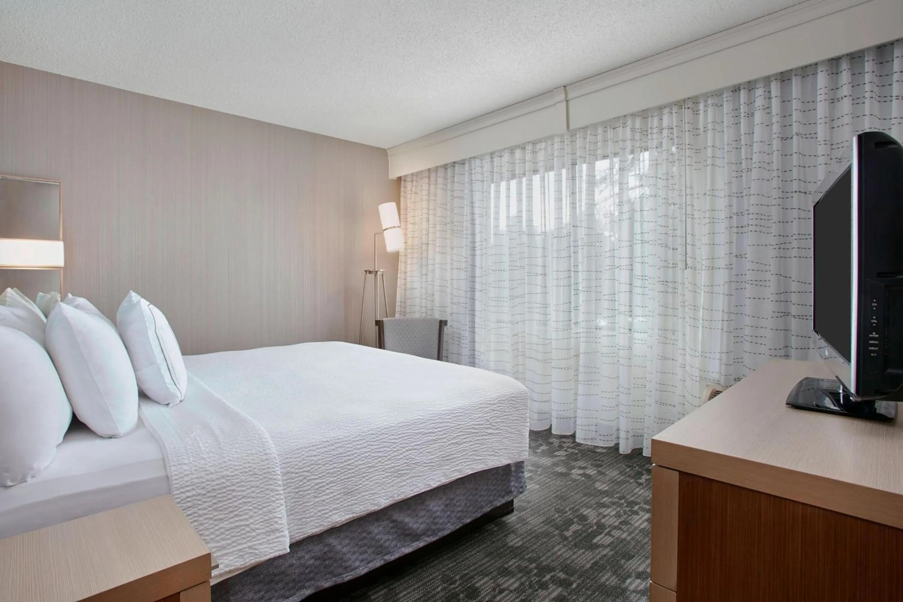 Bedroom, Bed in Courtyard by Marriott Detroit Pontiac/Auburn Hills