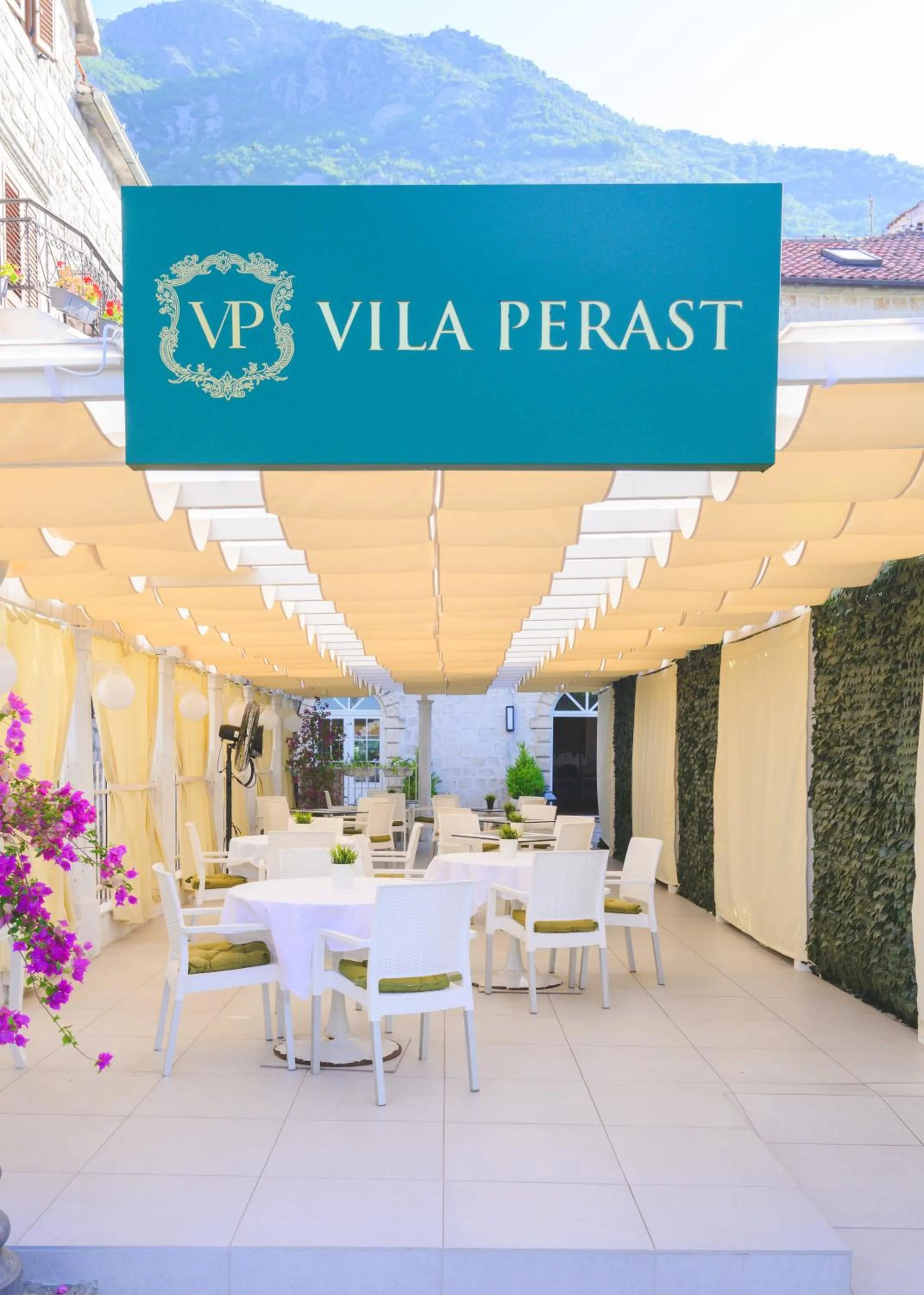 Restaurant/places to eat in Vila Perast Boutique Hotel