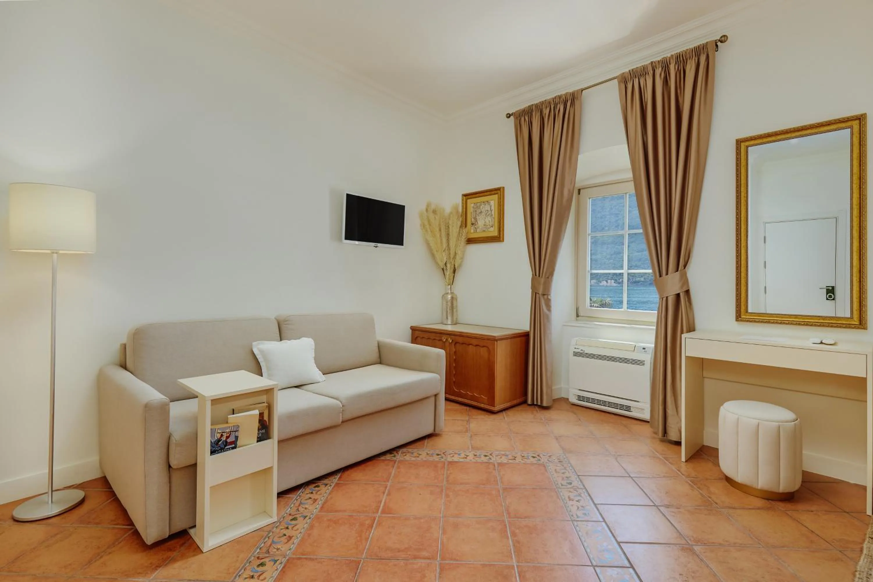 TV and multimedia in Vila Perast Boutique Hotel
