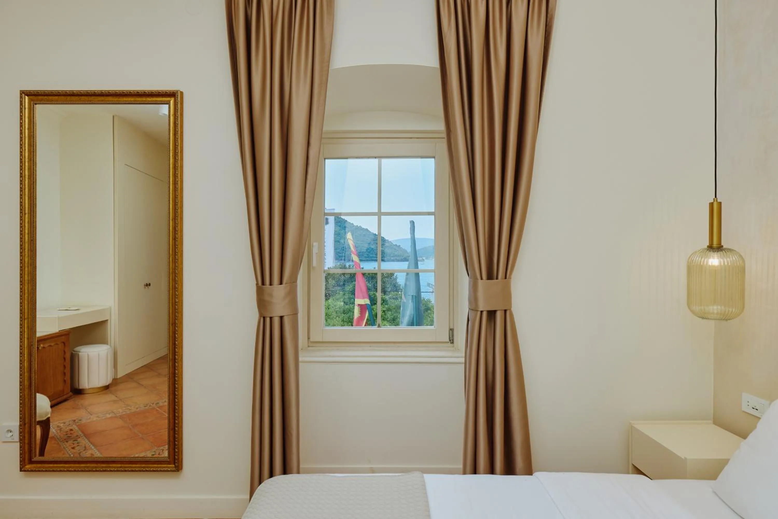 Sea view, Bed in Vila Perast Boutique Hotel