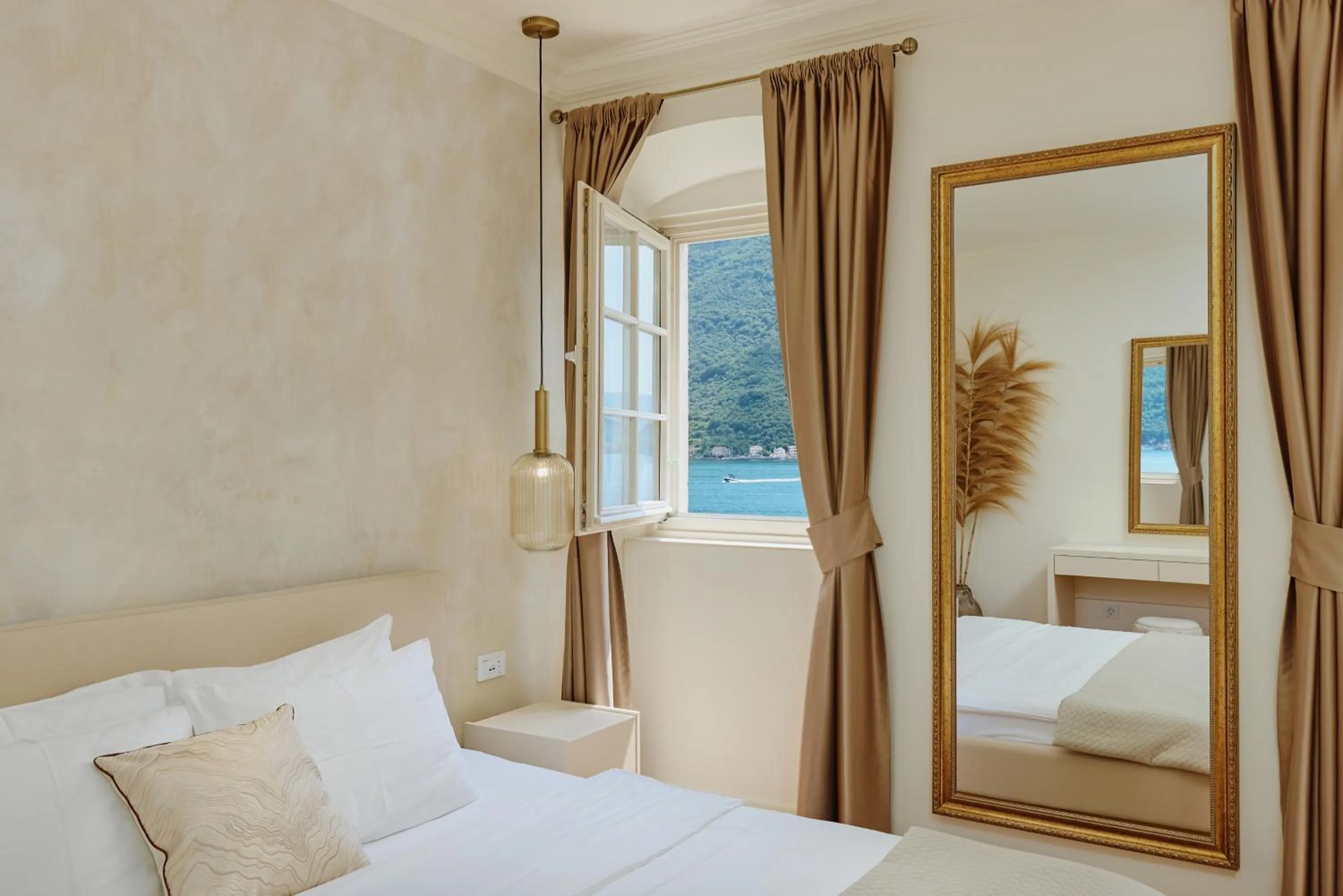 Bedroom, Bed in Vila Perast Boutique Hotel