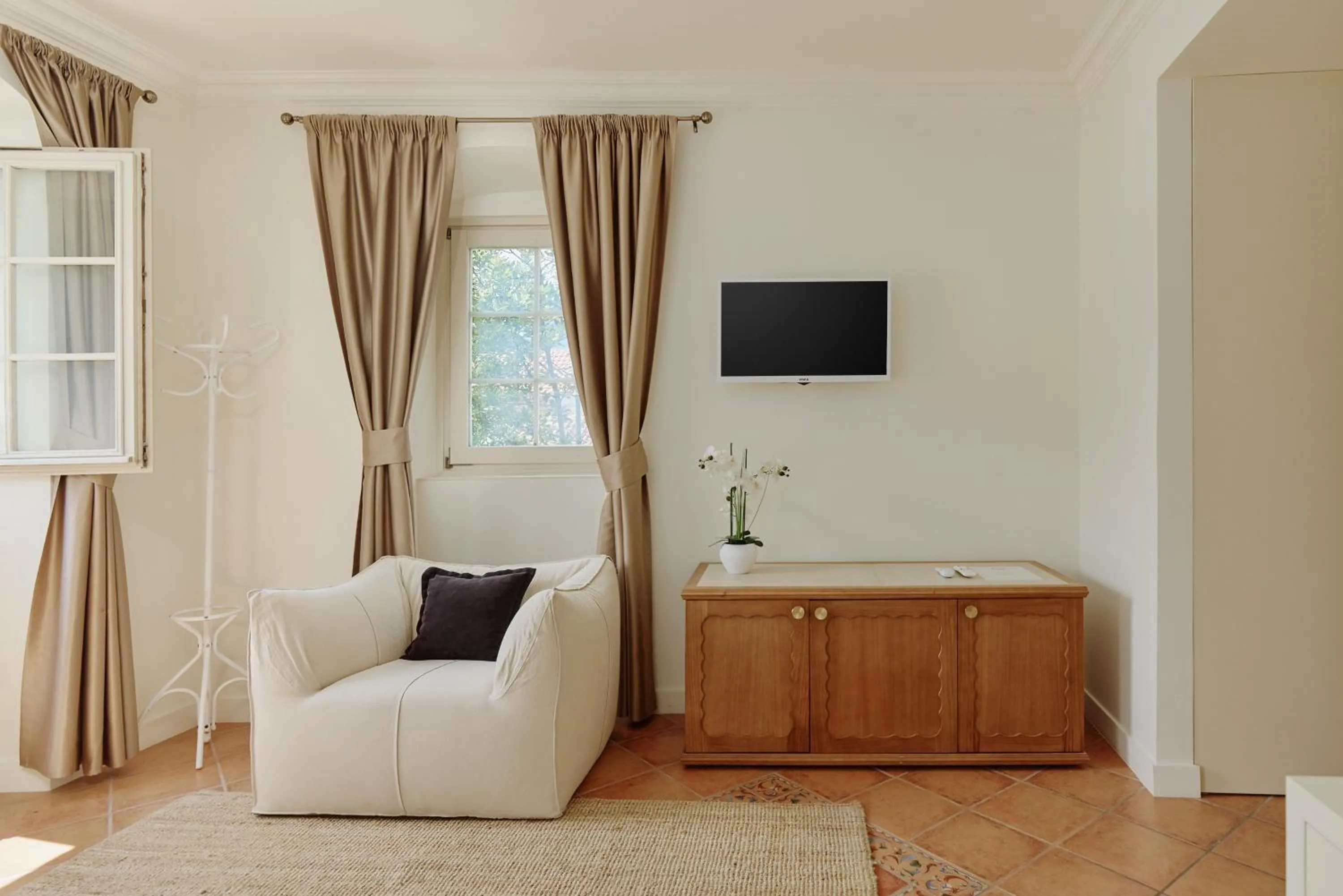 TV and multimedia in Vila Perast Boutique Hotel