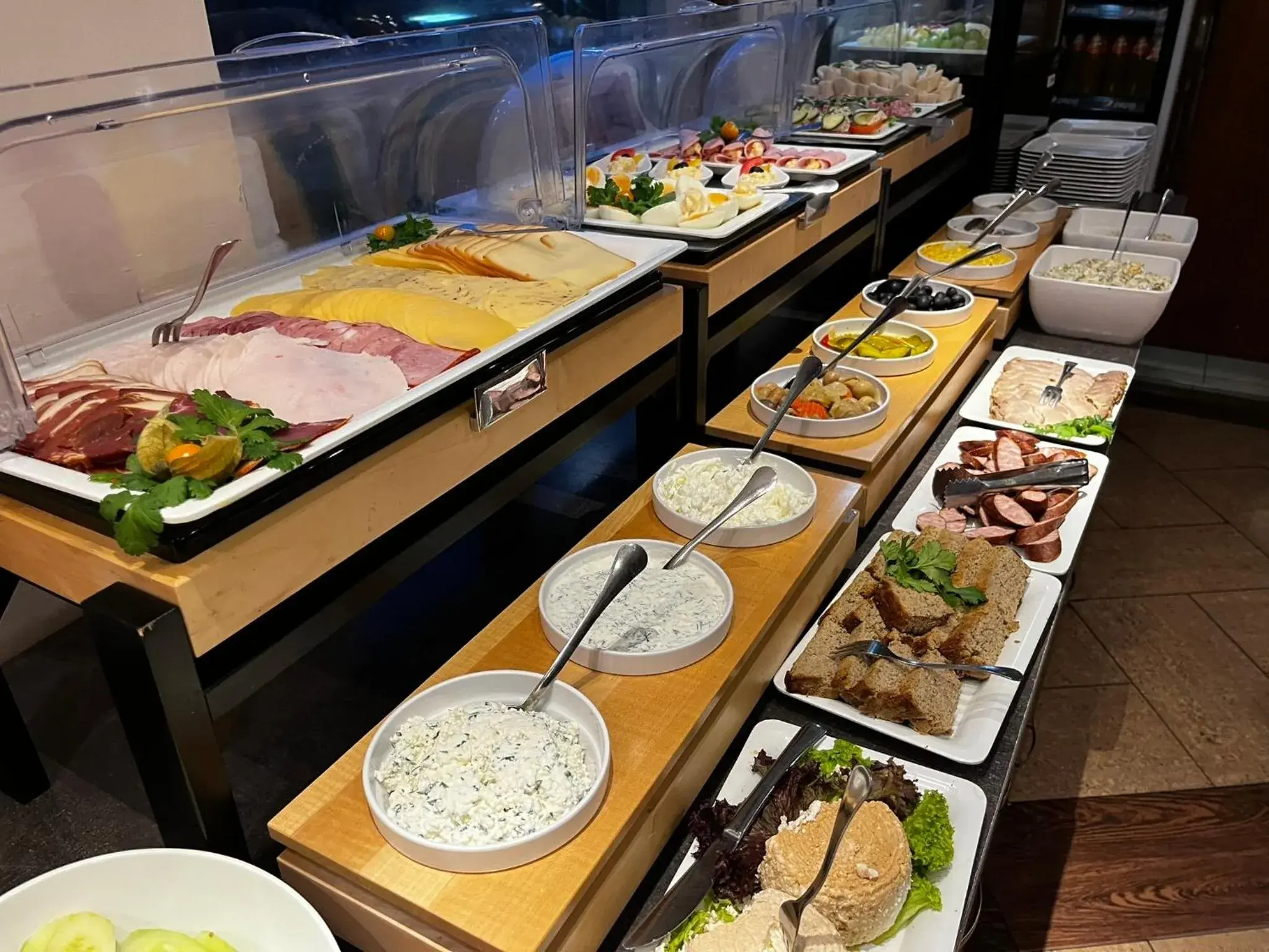 Food and drinks in Amber Hotel Food and drinks in Amber Hotel