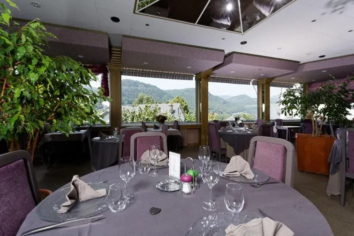 Staff in Logis Hôtel restaurant Bel Horizon