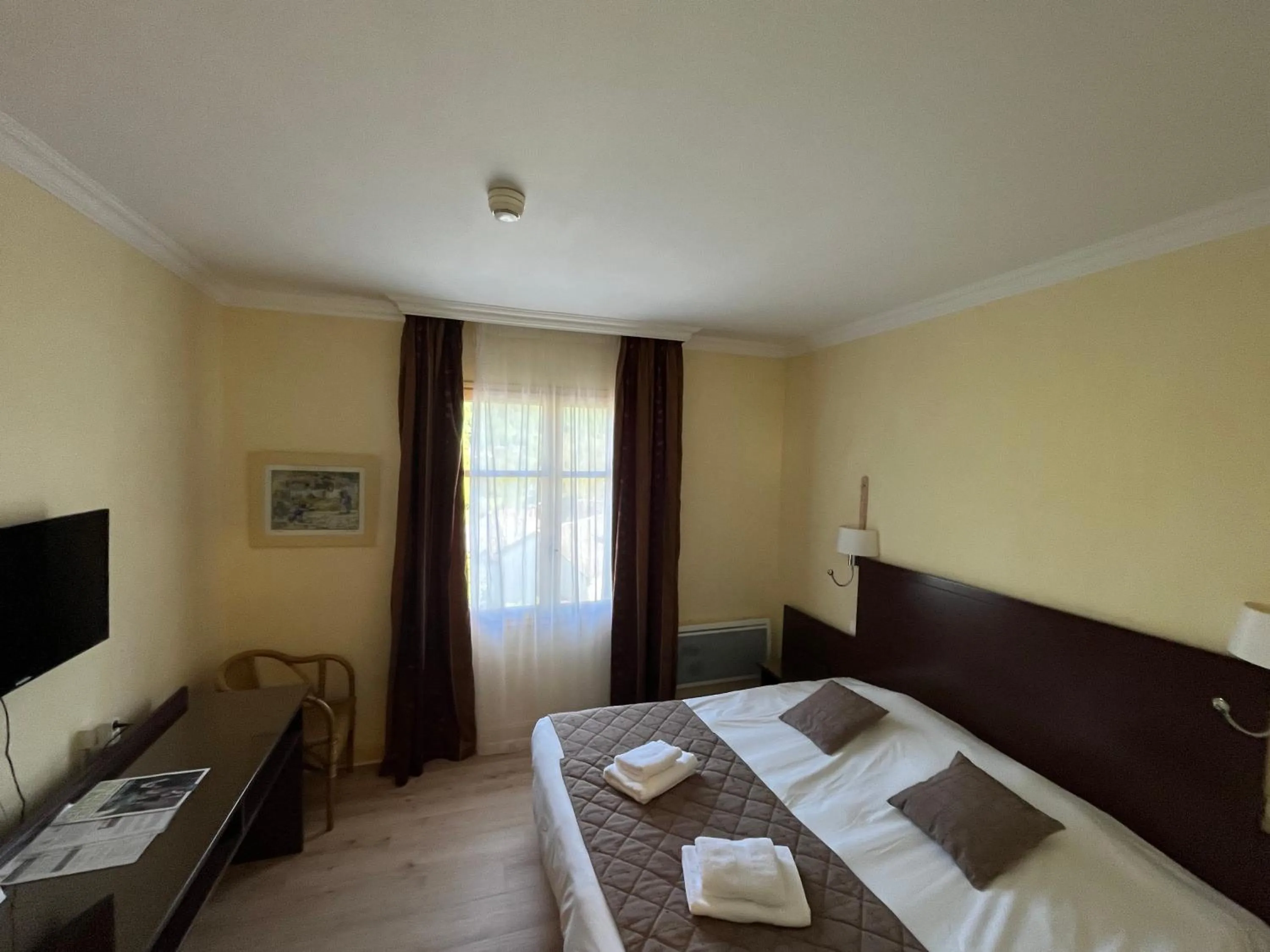 Bed in Logis Hôtel restaurant Bel Horizon