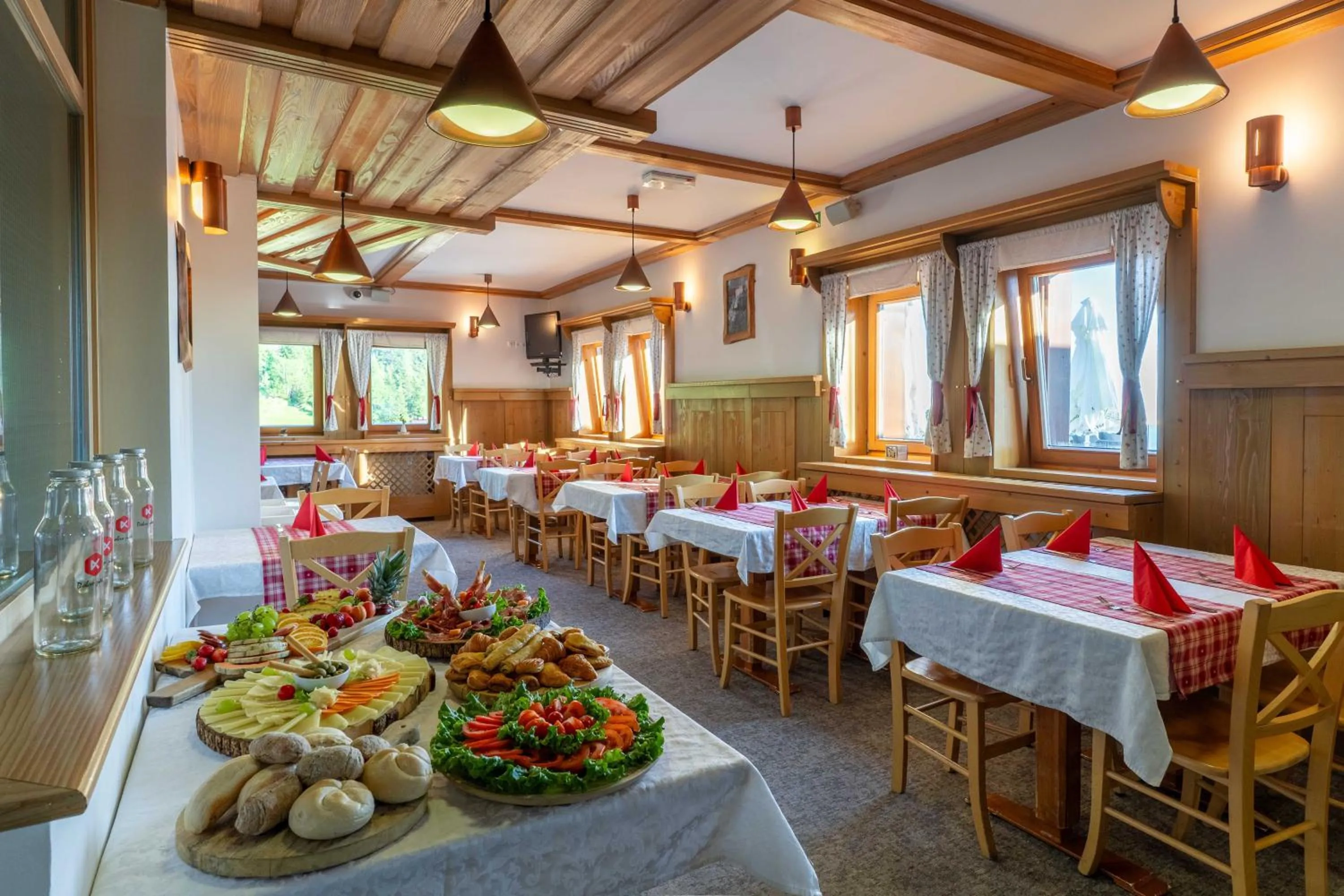 Buffet breakfast in Hotel Krvavec