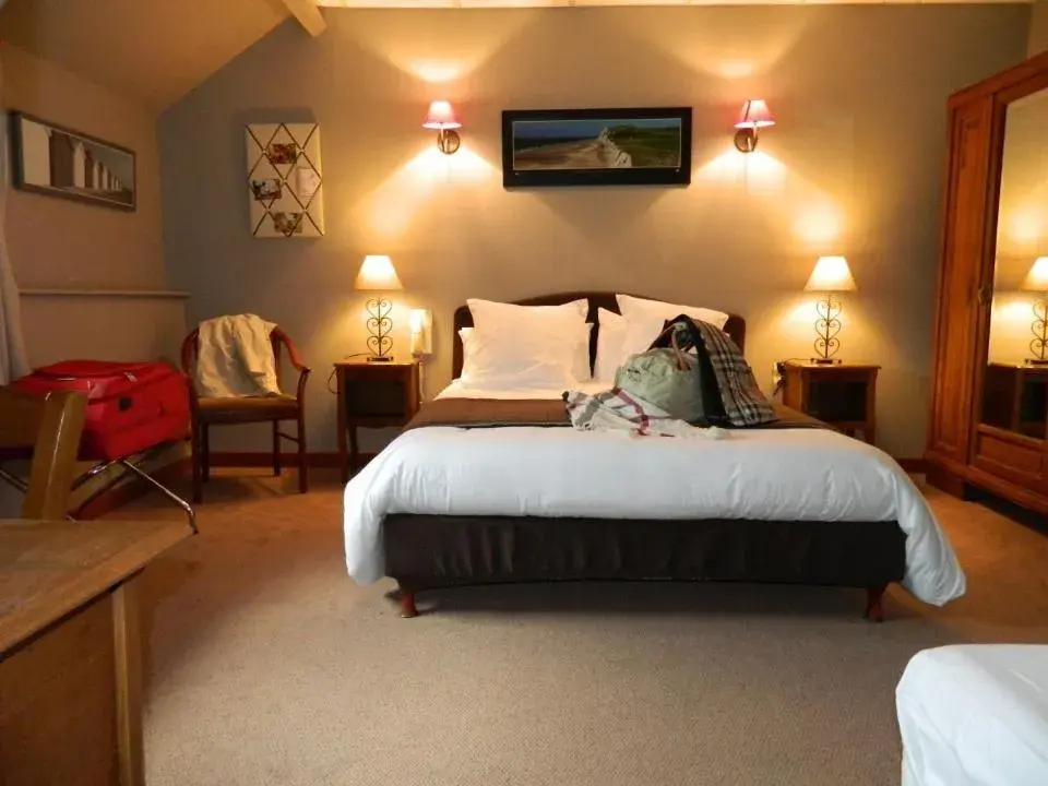 Photo of the whole room, Bed in LOGIS - Auberge Du Colombier Photo of the whole room, Bed in LOGIS - Auberge Du Colombier