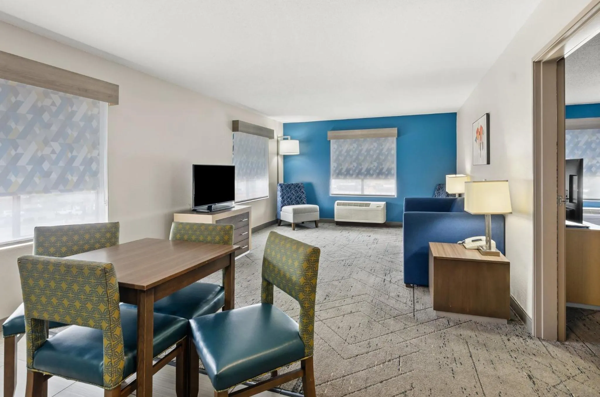 Photo of the whole room in Holiday Inn Express Princeton/I-77 by IHG