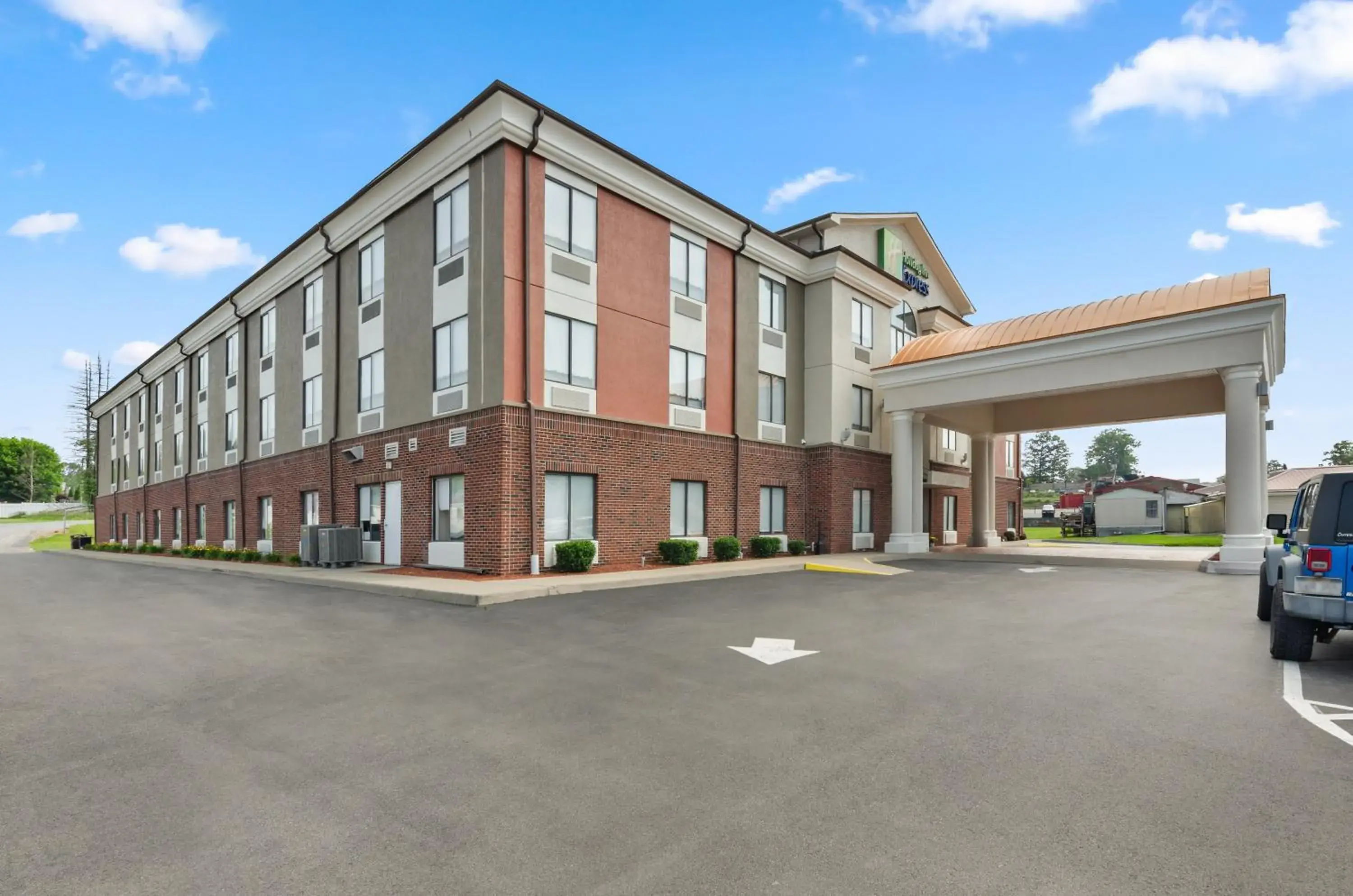 Property building in Holiday Inn Express Princeton/I-77 by IHG Property building in Holiday Inn Express Princeton/I-77 by IHG