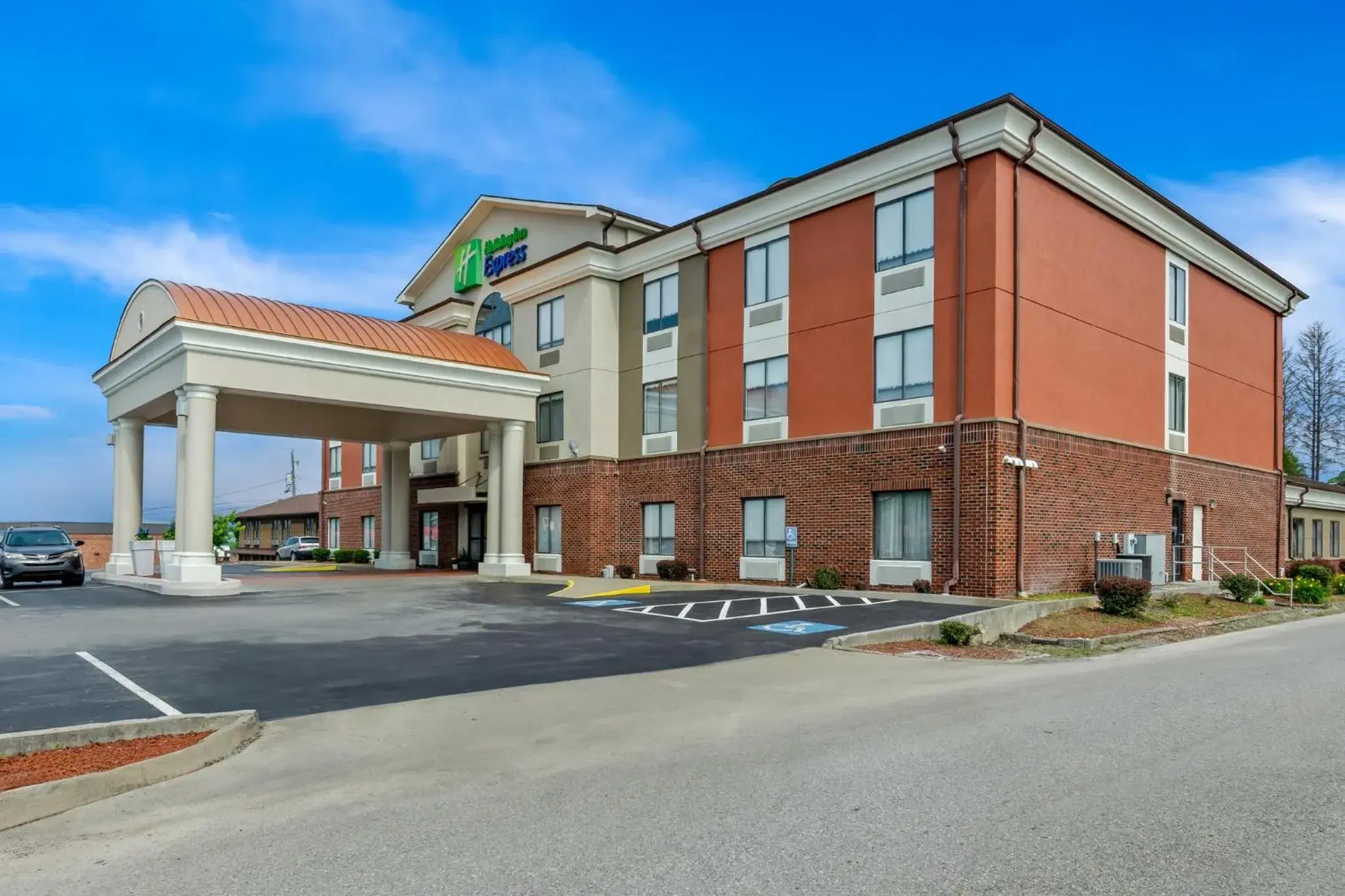 Property building in Holiday Inn Express Princeton/I-77 by IHG Property building in Holiday Inn Express Princeton/I-77 by IHG