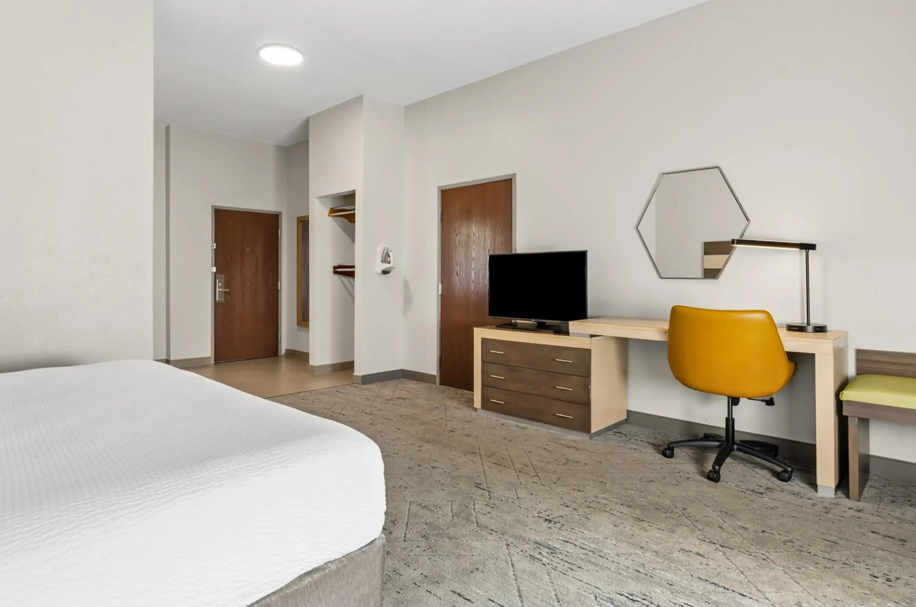 Bedroom, Bed in Holiday Inn Express Princeton/I-77 by IHG Bedroom, Bed in Holiday Inn Express Princeton/I-77 by IHG