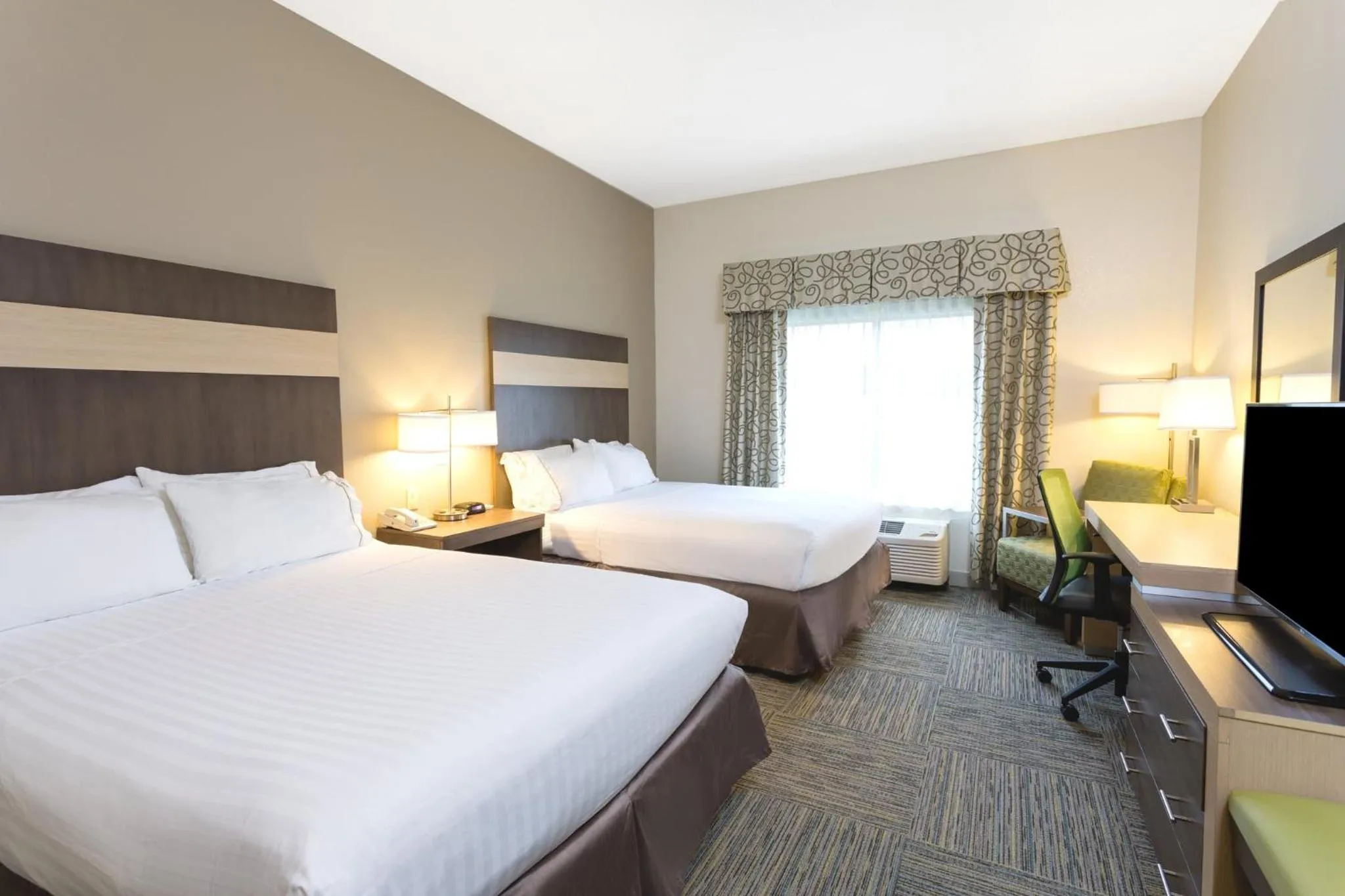 Photo of the whole room, Bed in Holiday Inn Express Princeton/I-77 by IHG
