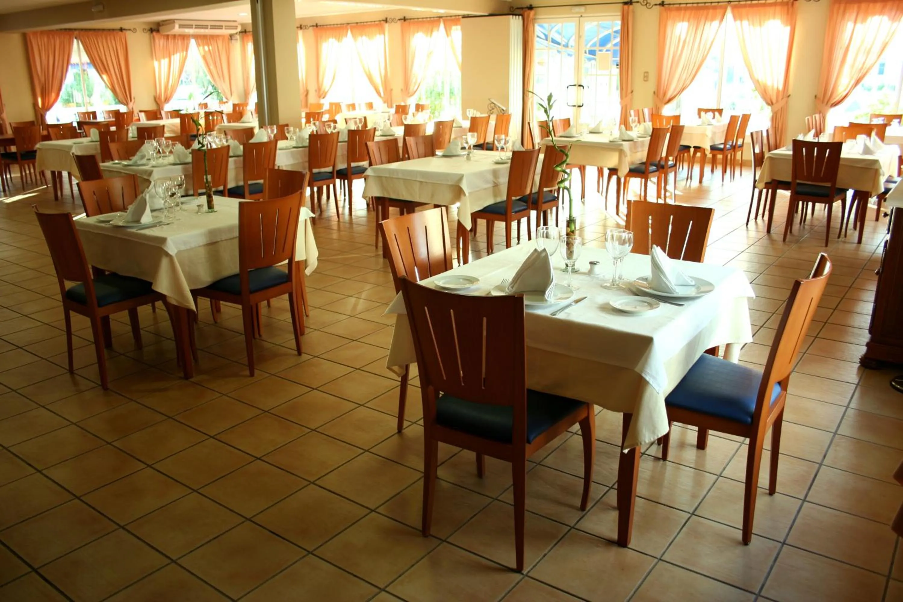 Restaurant/places to eat in Hotel Ayamontino