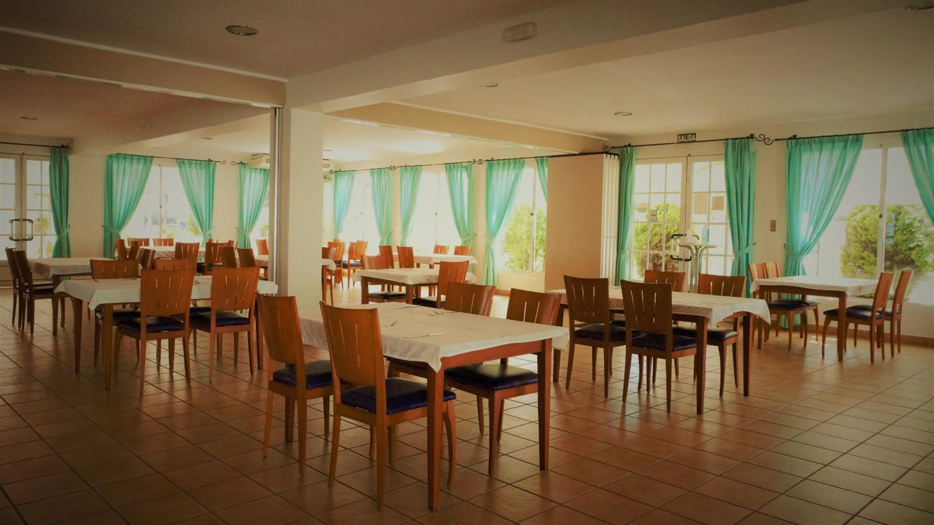 Restaurant/places to eat in Hotel Ayamontino