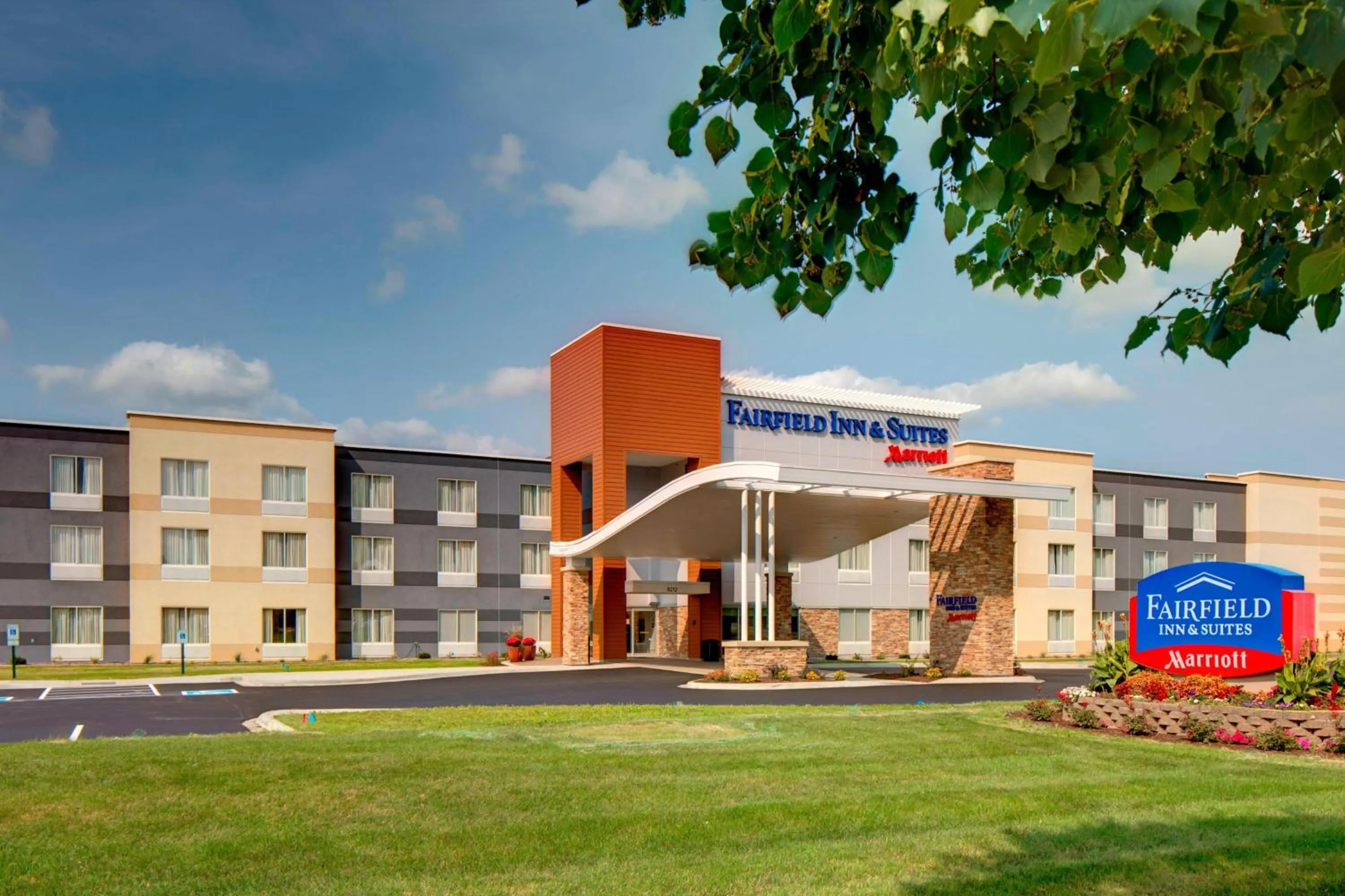 Property building in Fairfield Inn & Suites by Marriott Madison West/Middleton