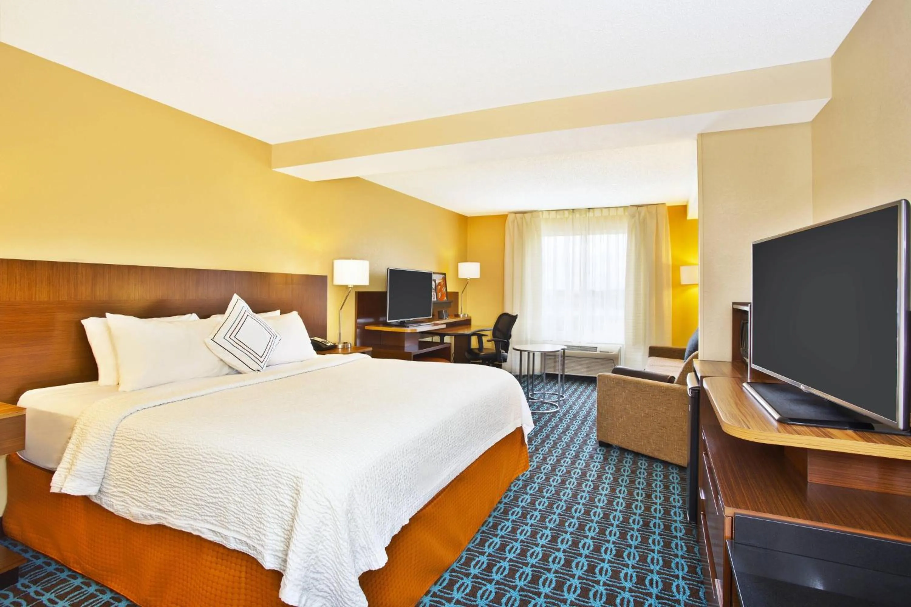 Photo of the whole room, Bed in Fairfield Inn & Suites by Marriott Madison West/Middleton