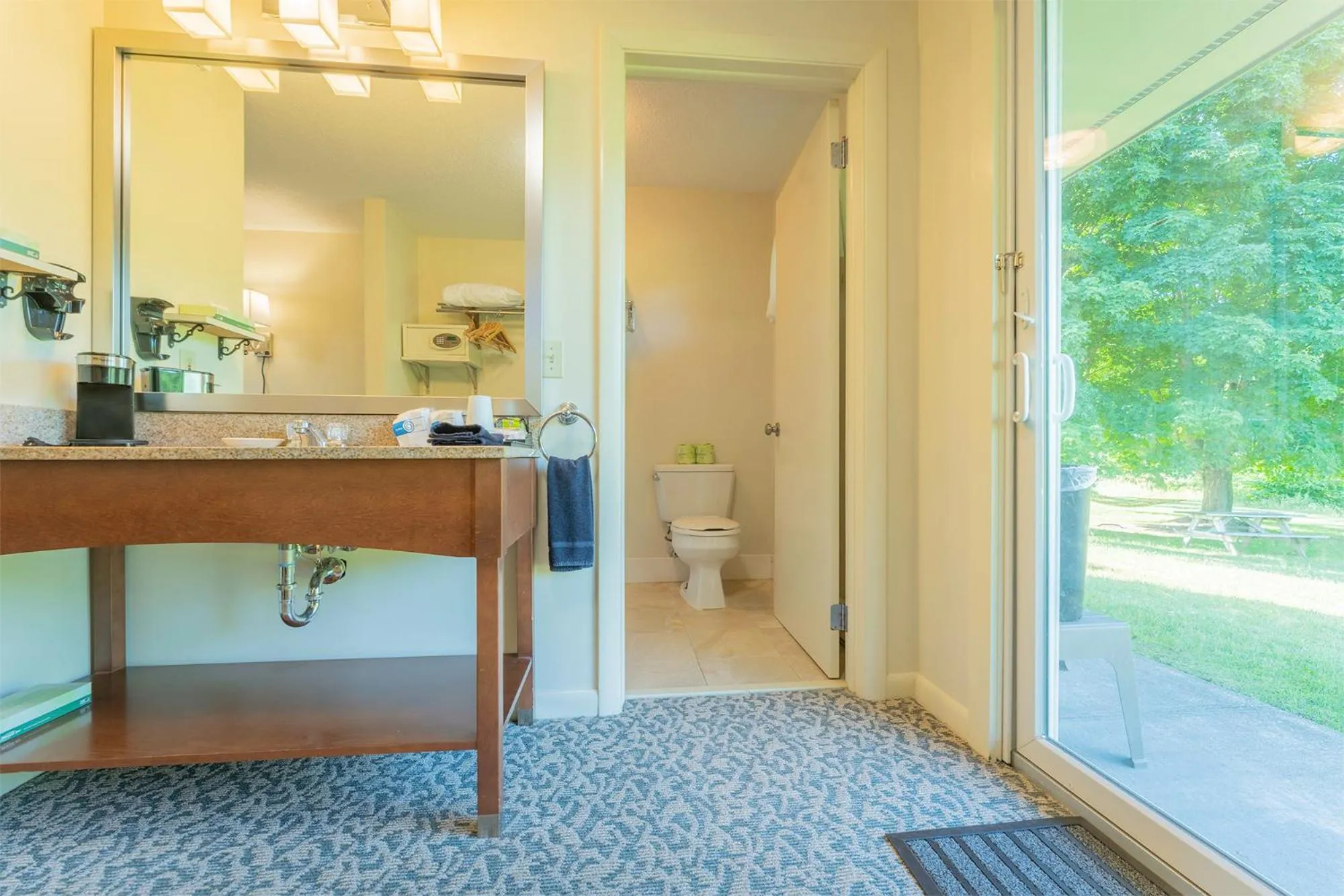 Patio in Sun & Ski Inn and Suites