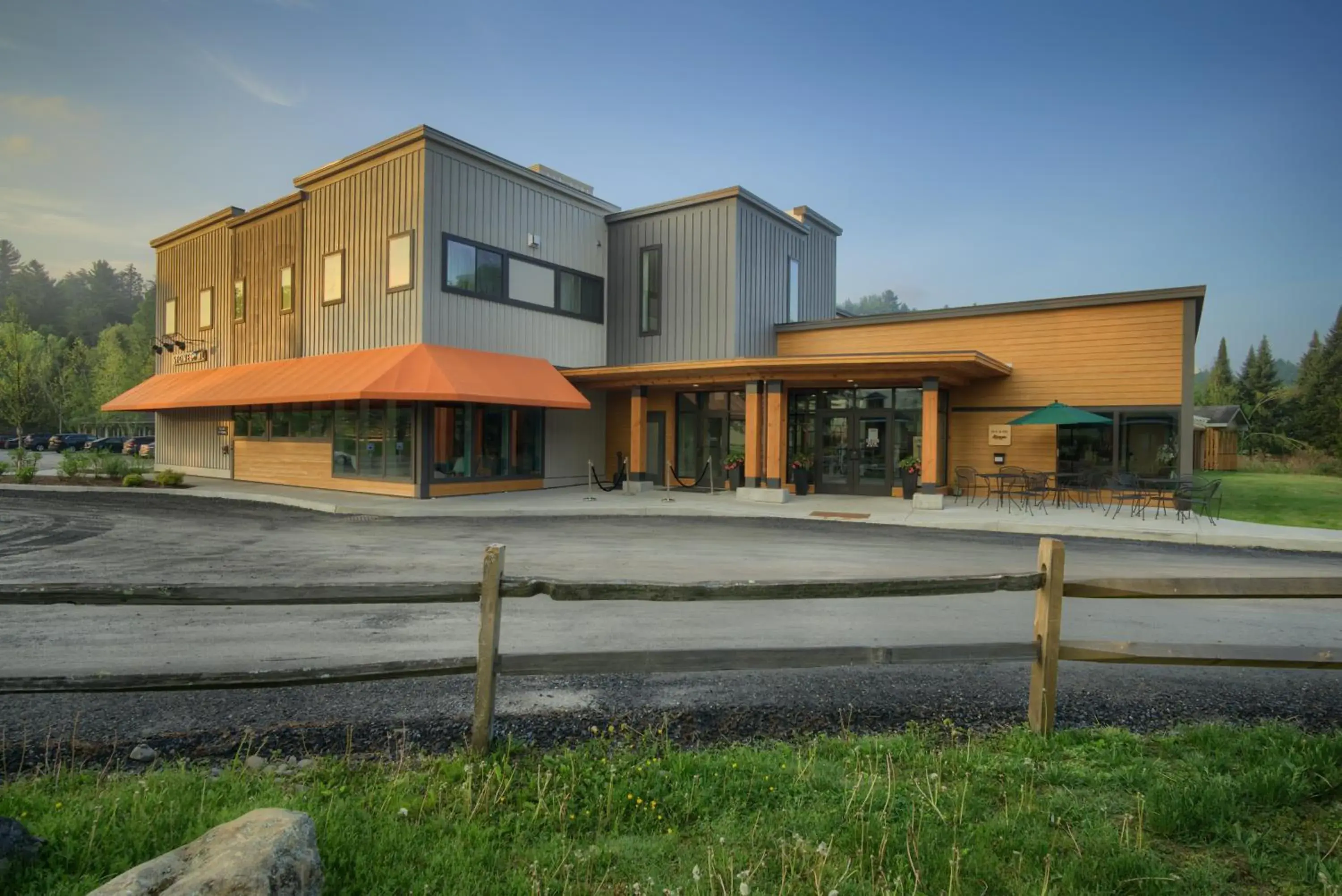 Facade/entrance in Sun & Ski Inn and Suites Facade/entrance in Sun & Ski Inn and Suites