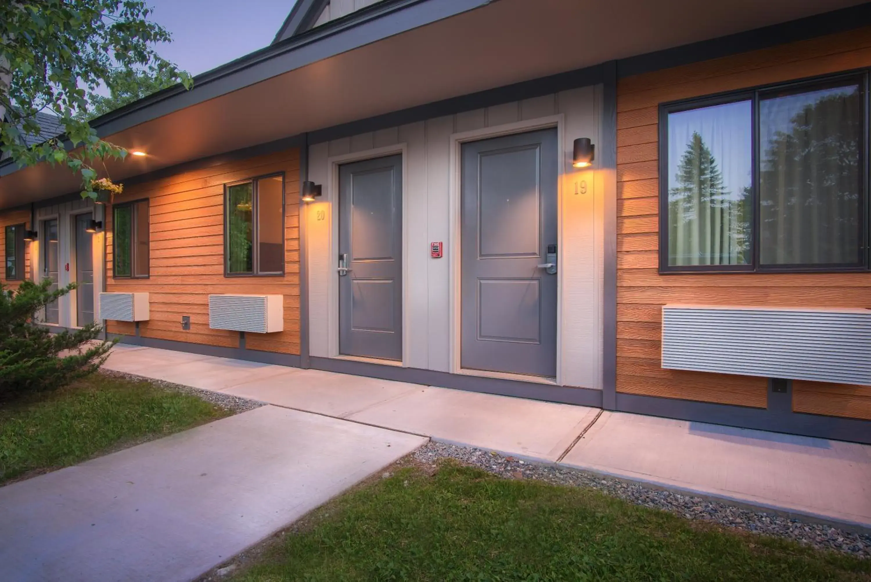 Superior Queen Room in Sun & Ski Inn and Suites Superior Queen Room in Sun & Ski Inn and Suites