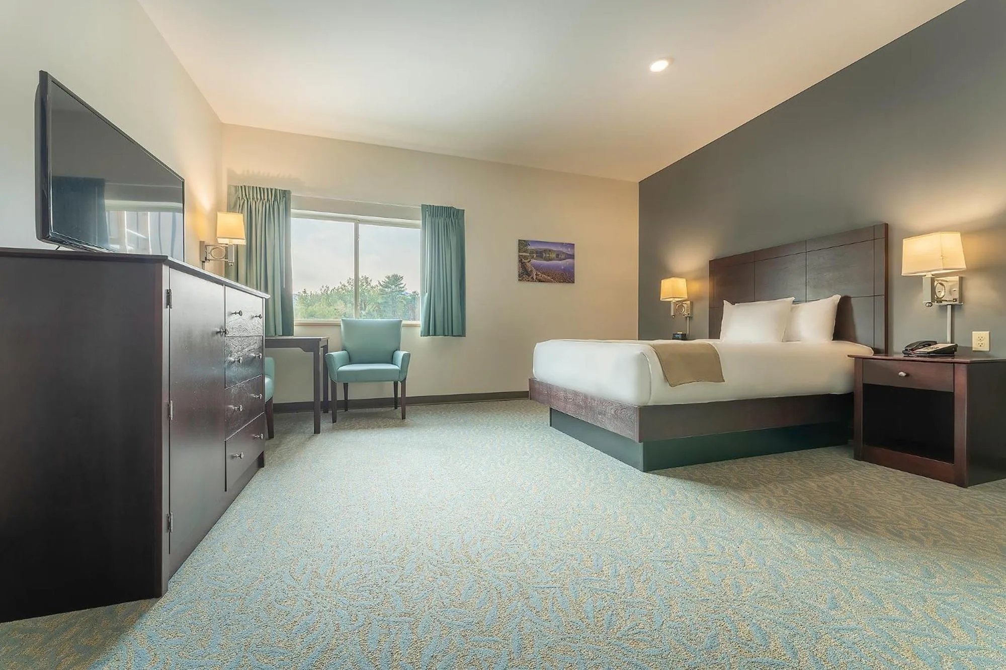 Seating area, Bed in Sun & Ski Inn and Suites