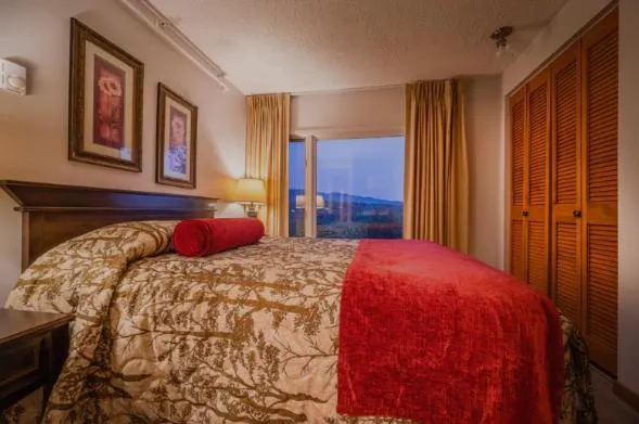 Bedroom, Bed in Sun & Ski Inn and Suites