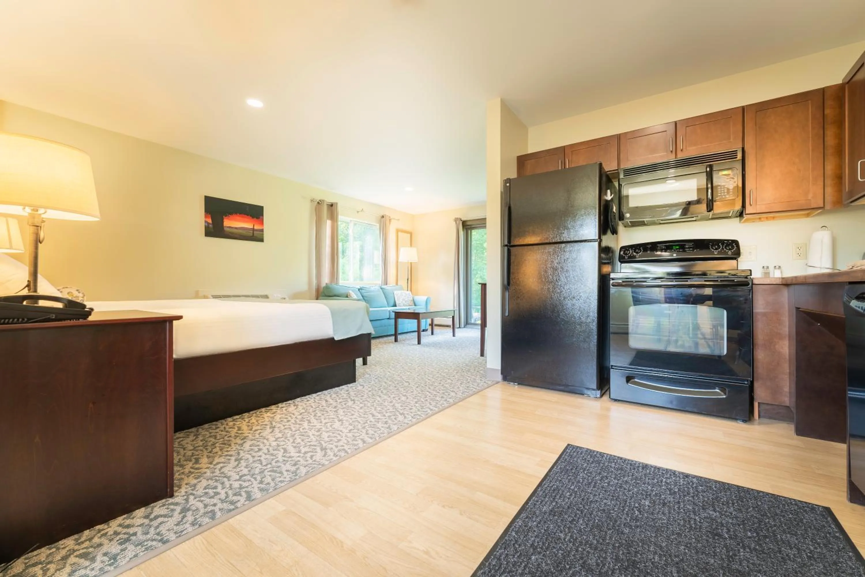 Kitchen or kitchenette, Bed in Sun & Ski Inn and Suites