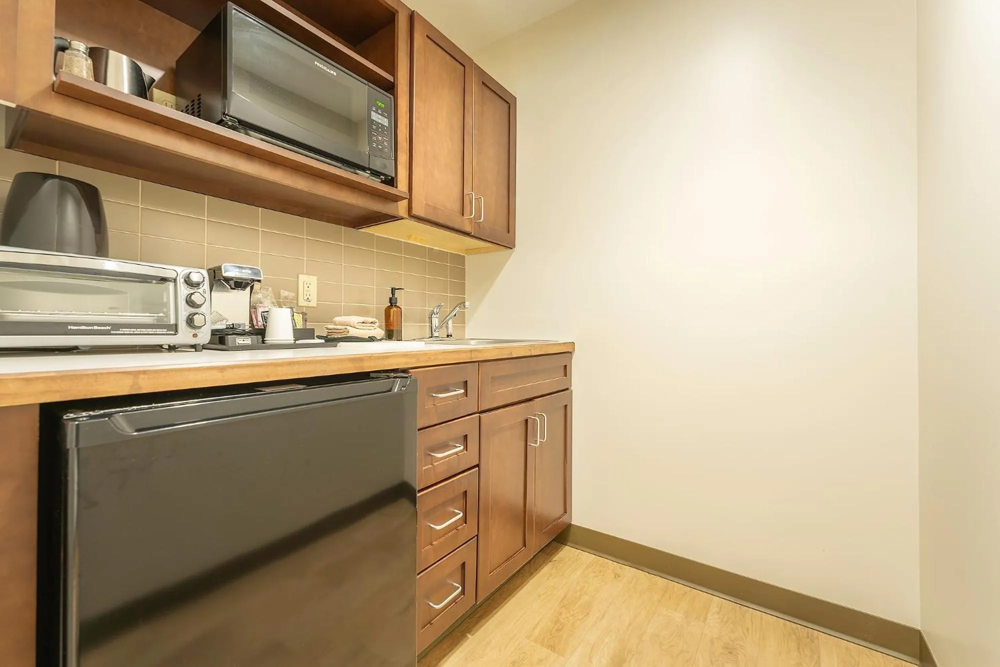 Kitchen or kitchenette in Sun & Ski Inn and Suites