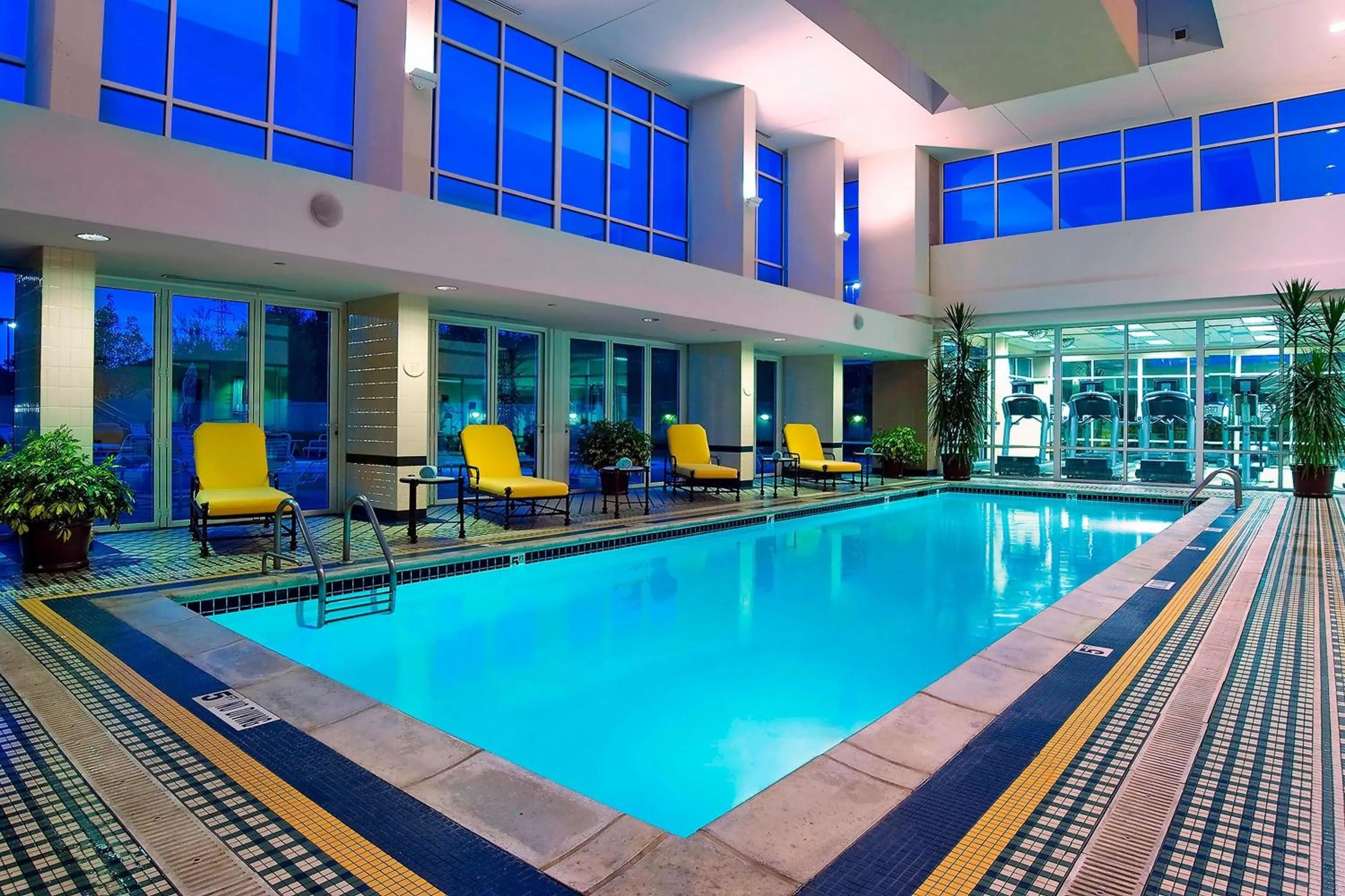 Swimming pool in Auburn Hills Marriott Pontiac