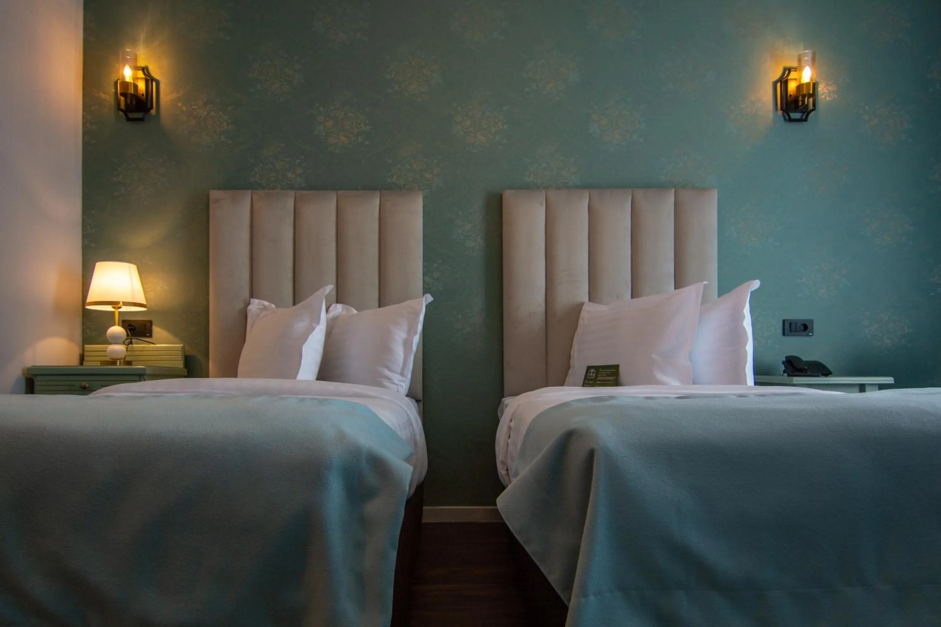 Bedroom, Bed in Phoenicia Express Hotel