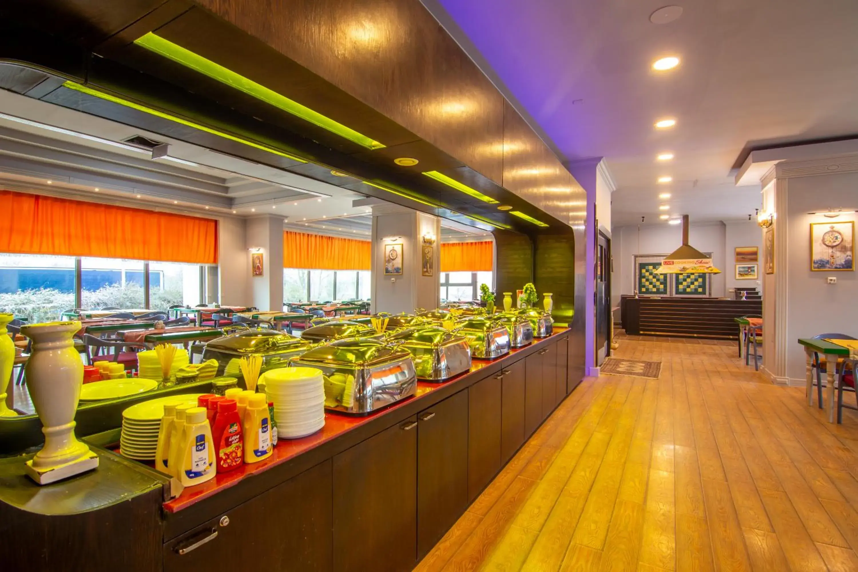 Restaurant/places to eat in Phoenicia Express Hotel Restaurant/places to eat in Phoenicia Express Hotel