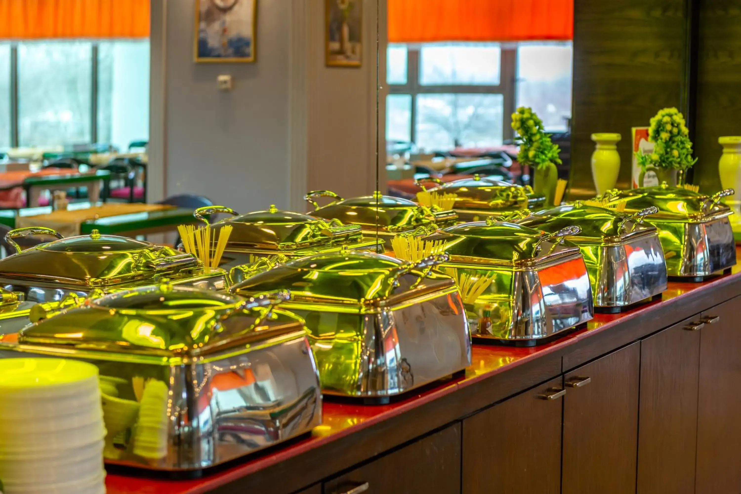 Restaurant/places to eat in Phoenicia Express Hotel Restaurant/places to eat in Phoenicia Express Hotel