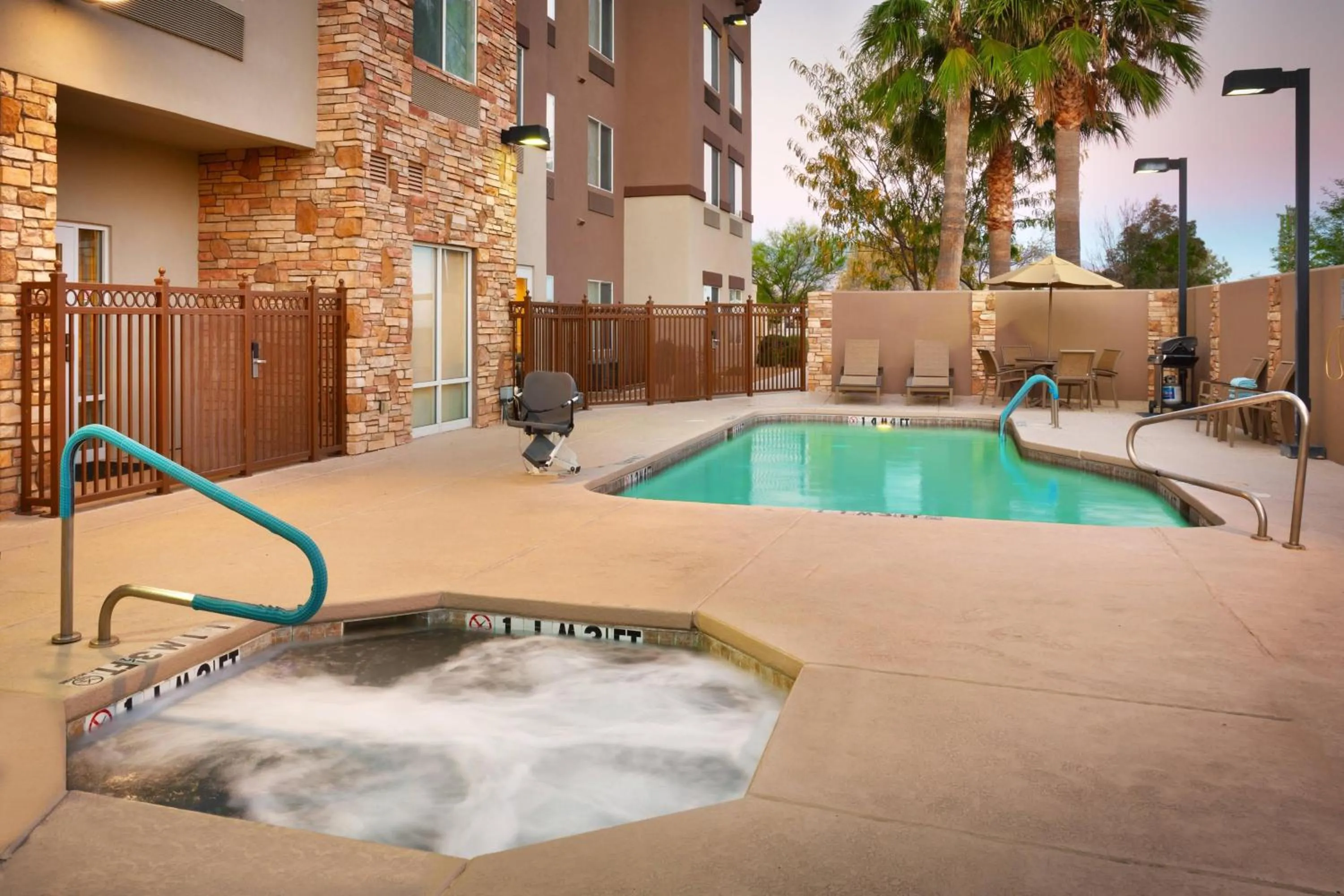Swimming pool in Fairfield Inn and Suites Sierra Vista