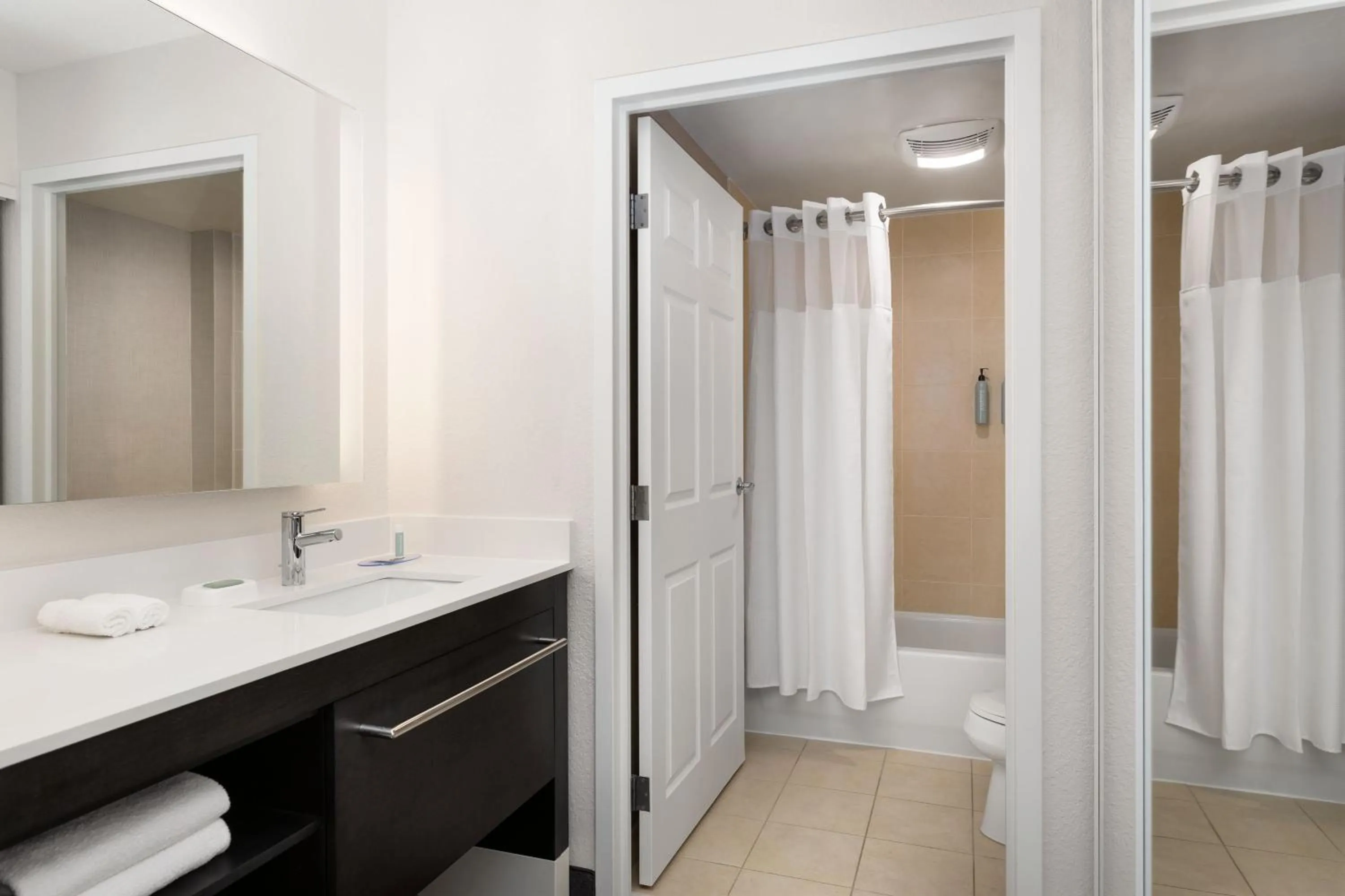 Bathroom in Residence Inn by Marriott Madison West/Middleton