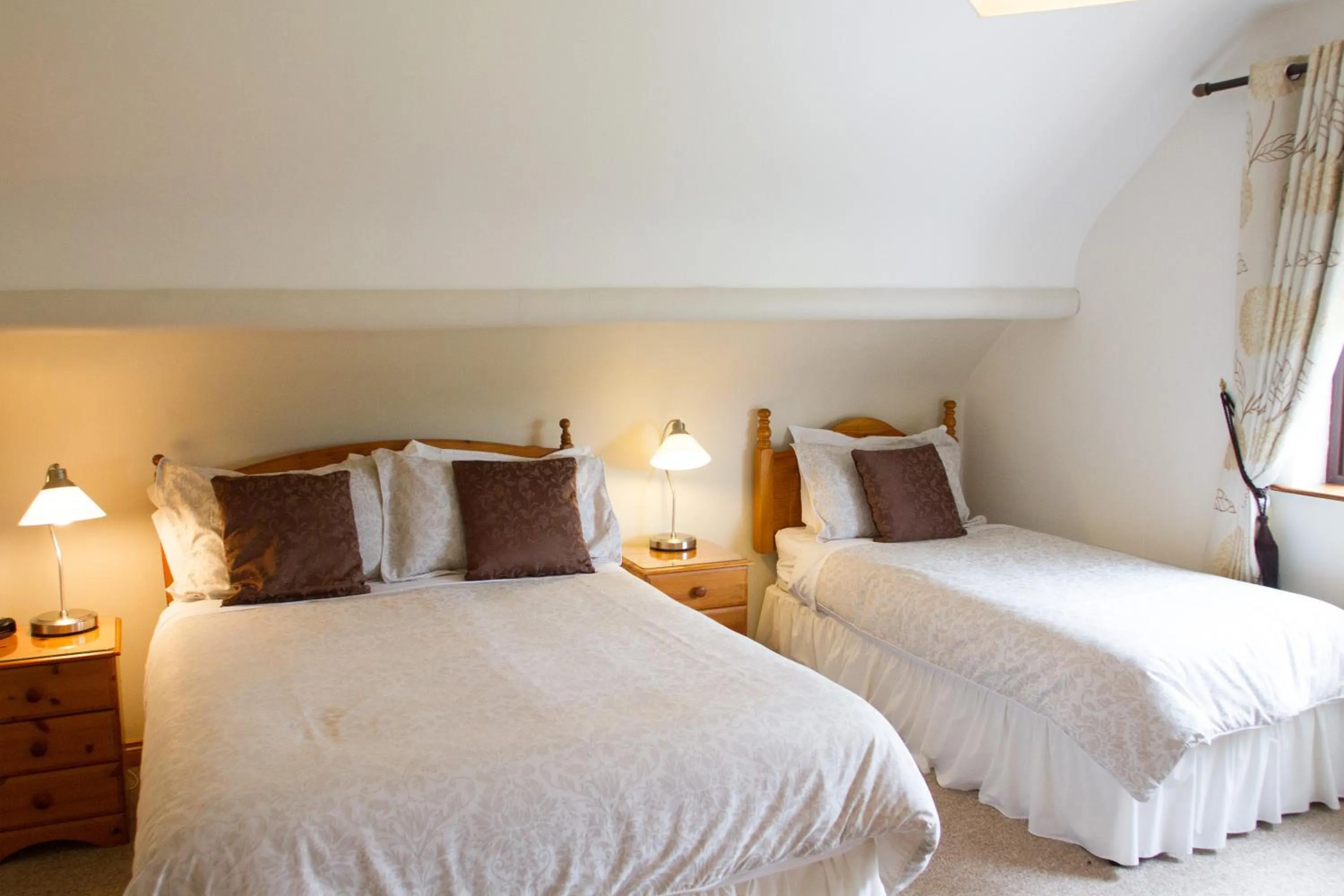 Photo of the whole room, Bed in Mourneview B & B