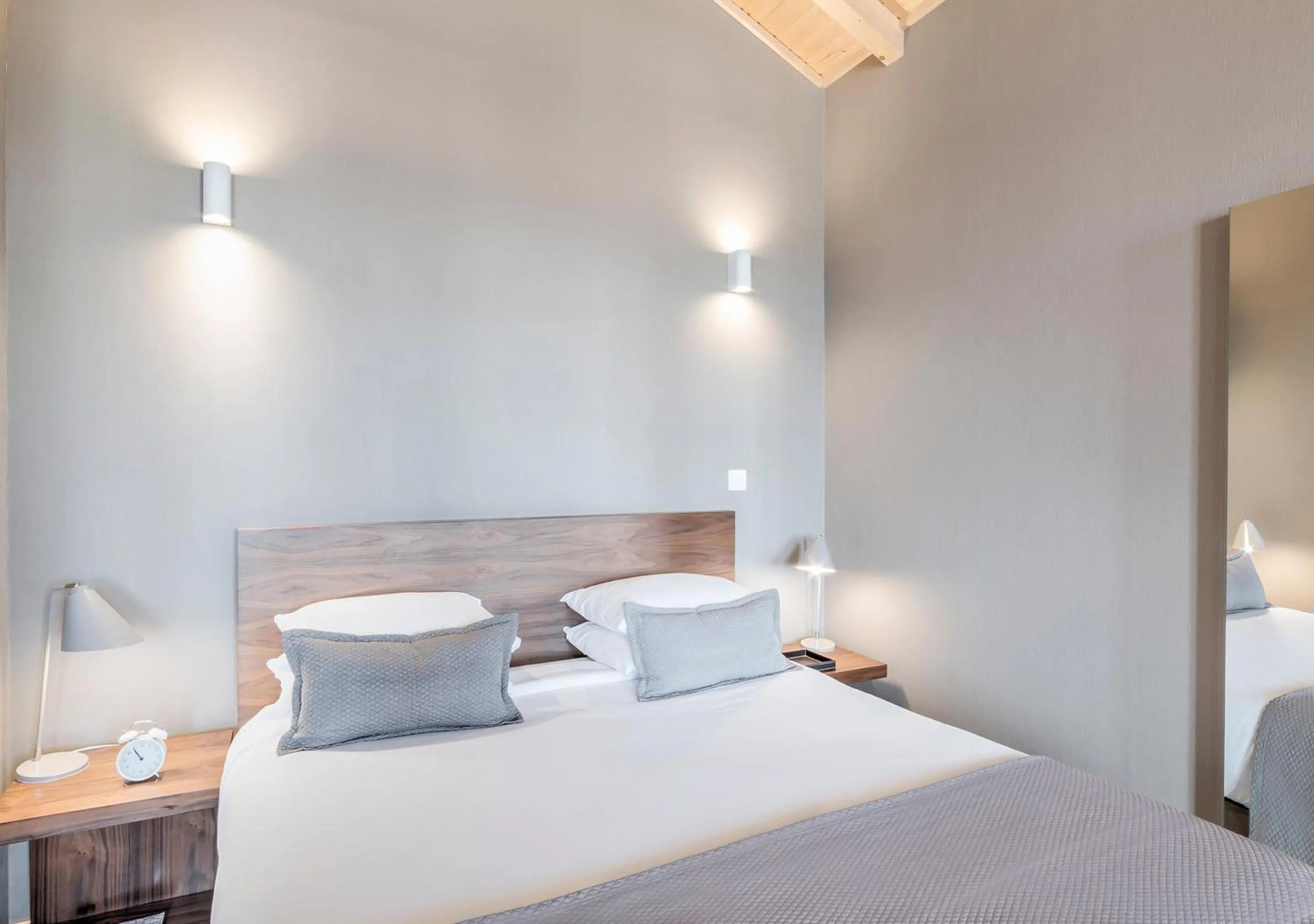 Bed in Oporto Street Sá de Noronha