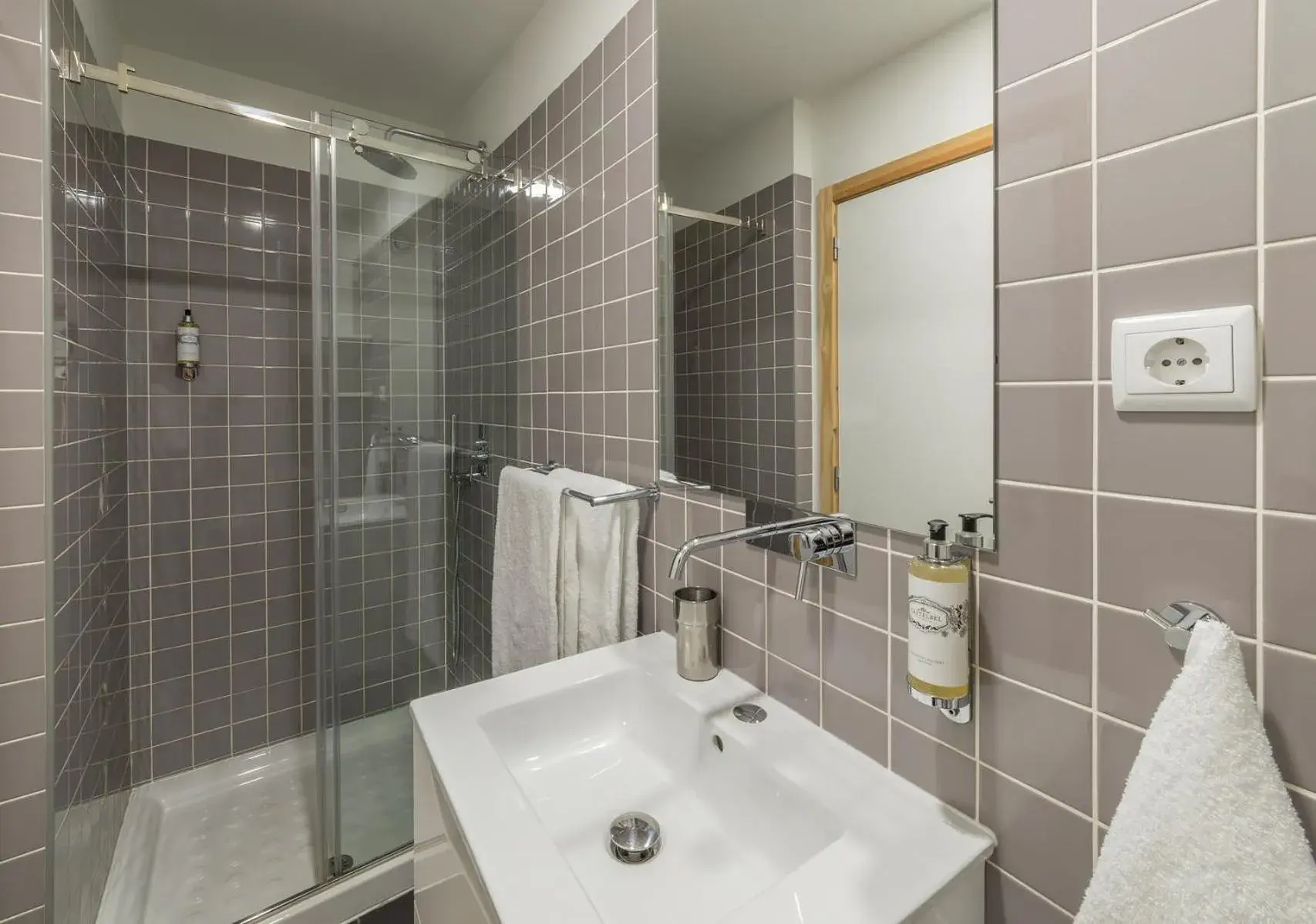 Standard Apartment with City View in Oporto Street Sá de Noronha Standard Apartment with City View in Oporto Street Sá de Noronha