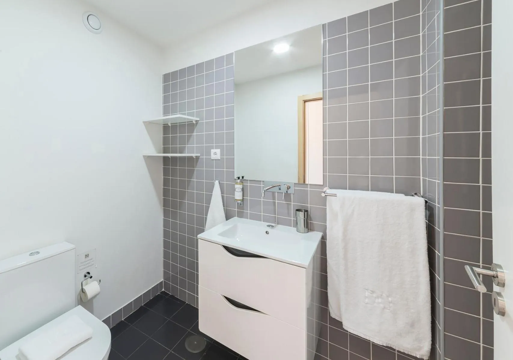 Bathroom in Oporto Street Sá de Noronha