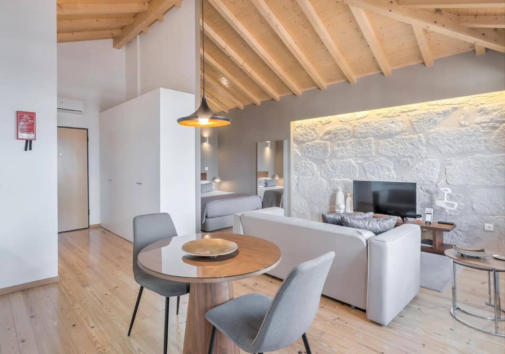 Photo of the whole room in Oporto Street Sá de Noronha