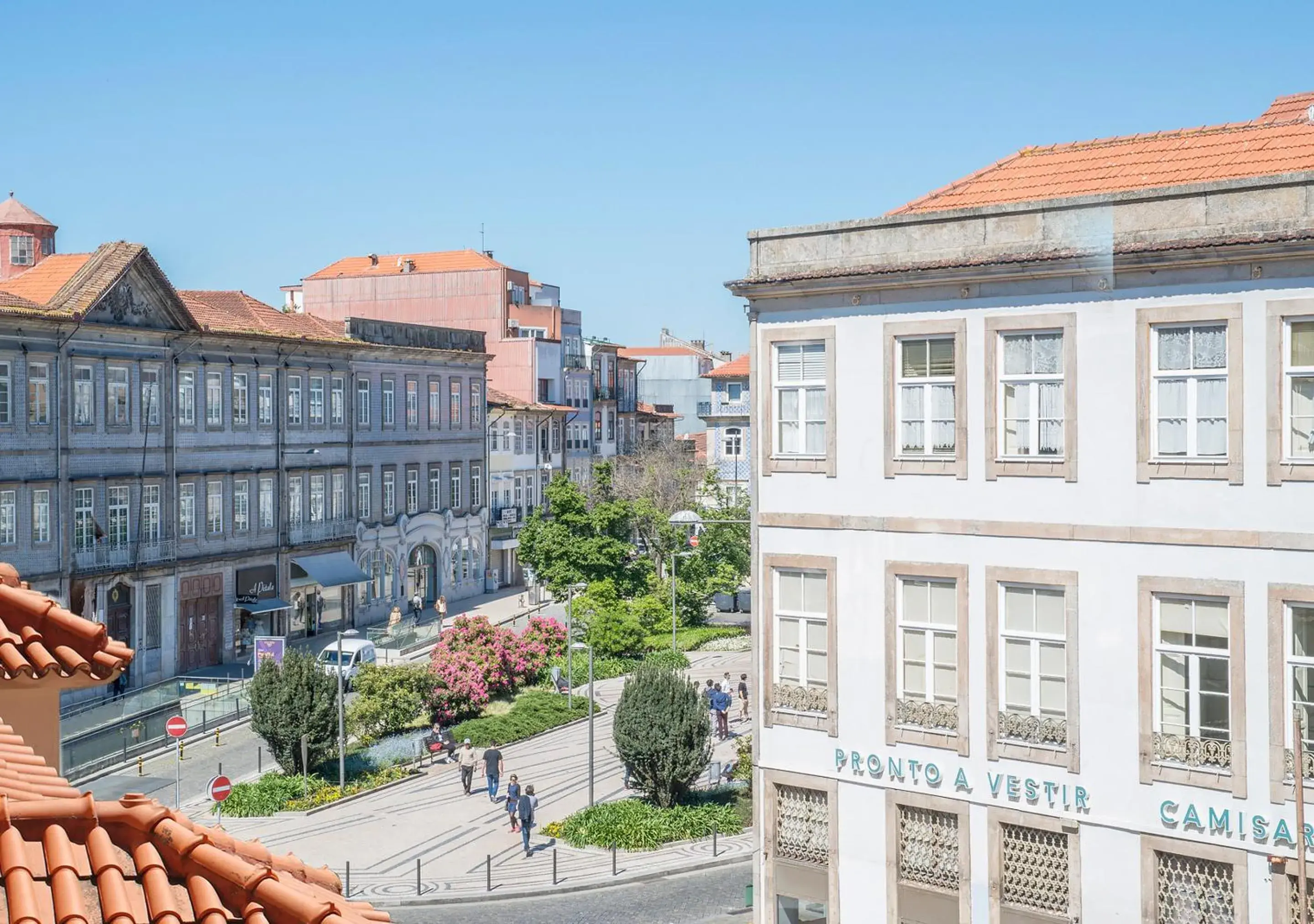 City view in Oporto Street Sá de Noronha City view in Oporto Street Sá de Noronha