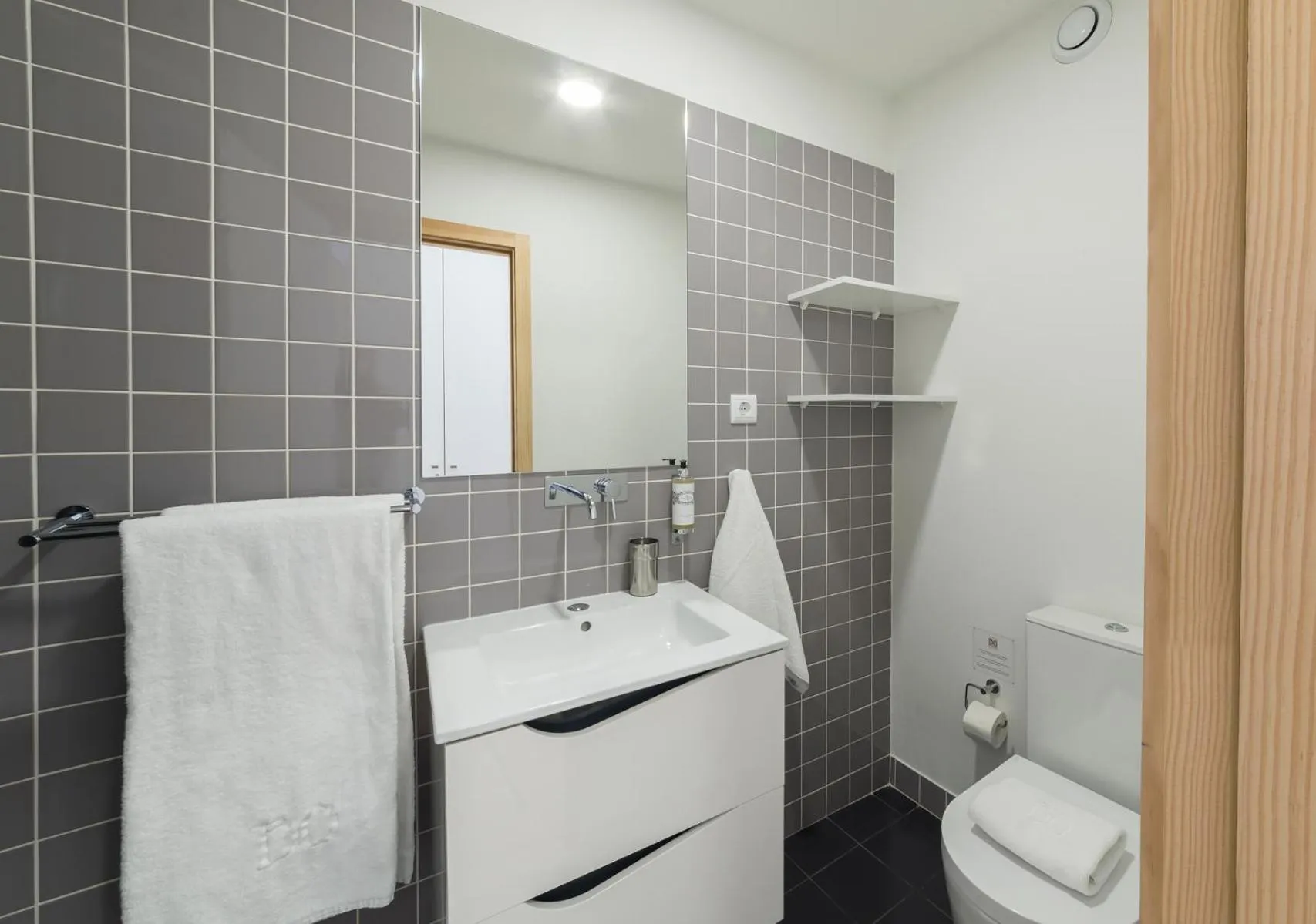 Bathroom in Oporto Street Sá de Noronha