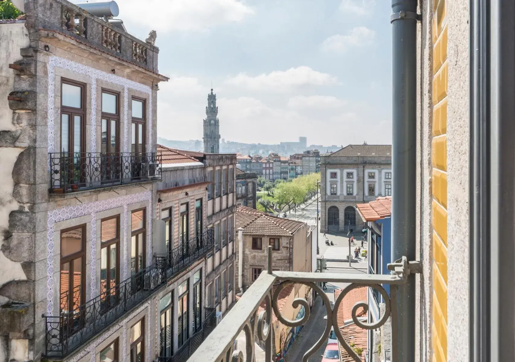 City view in Oporto Street Sá de Noronha City view in Oporto Street Sá de Noronha