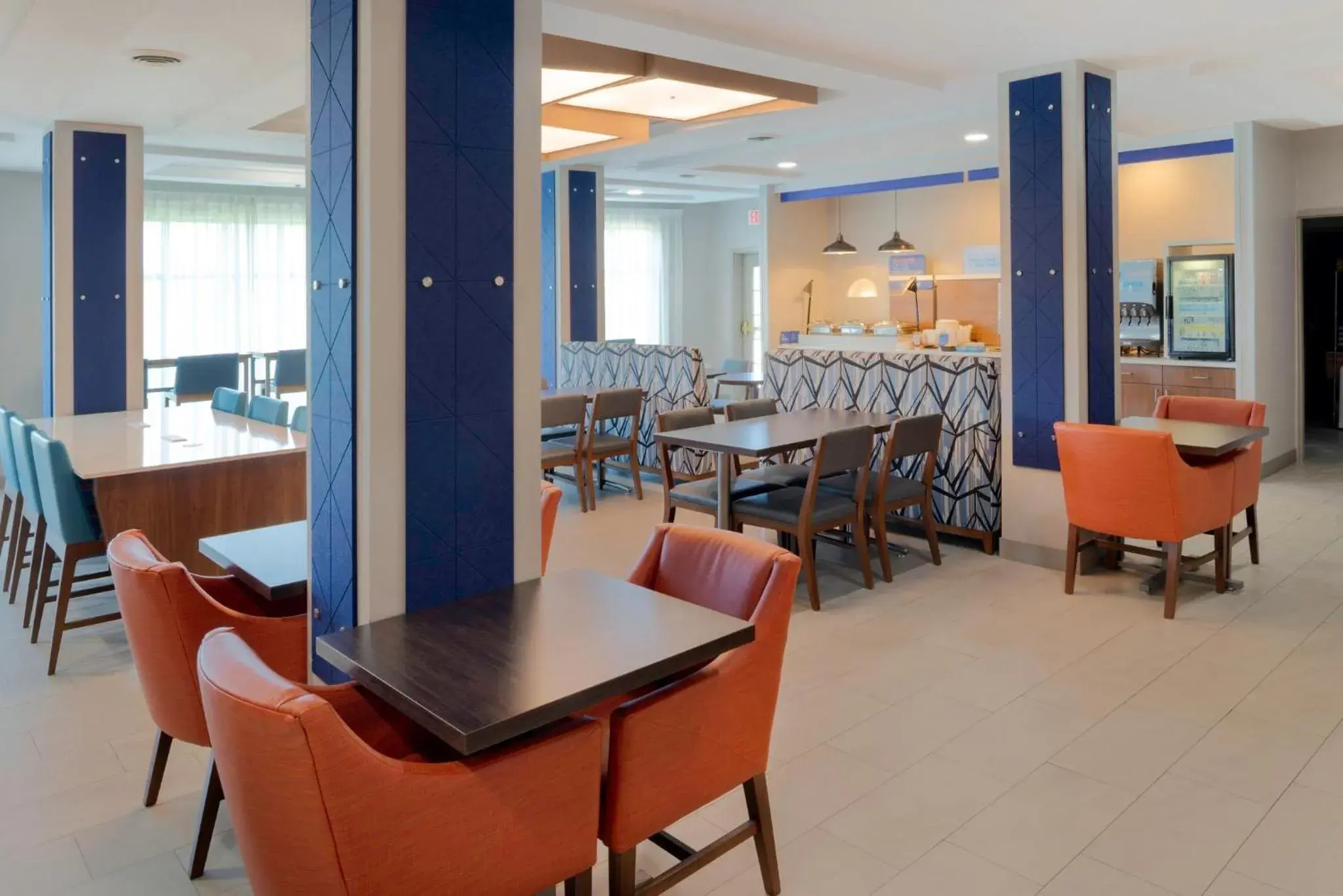 Breakfast in Holiday Inn Express Hotel & Suites Fort Atkinson by IHG Breakfast in Holiday Inn Express Hotel & Suites Fort Atkinson by IHG