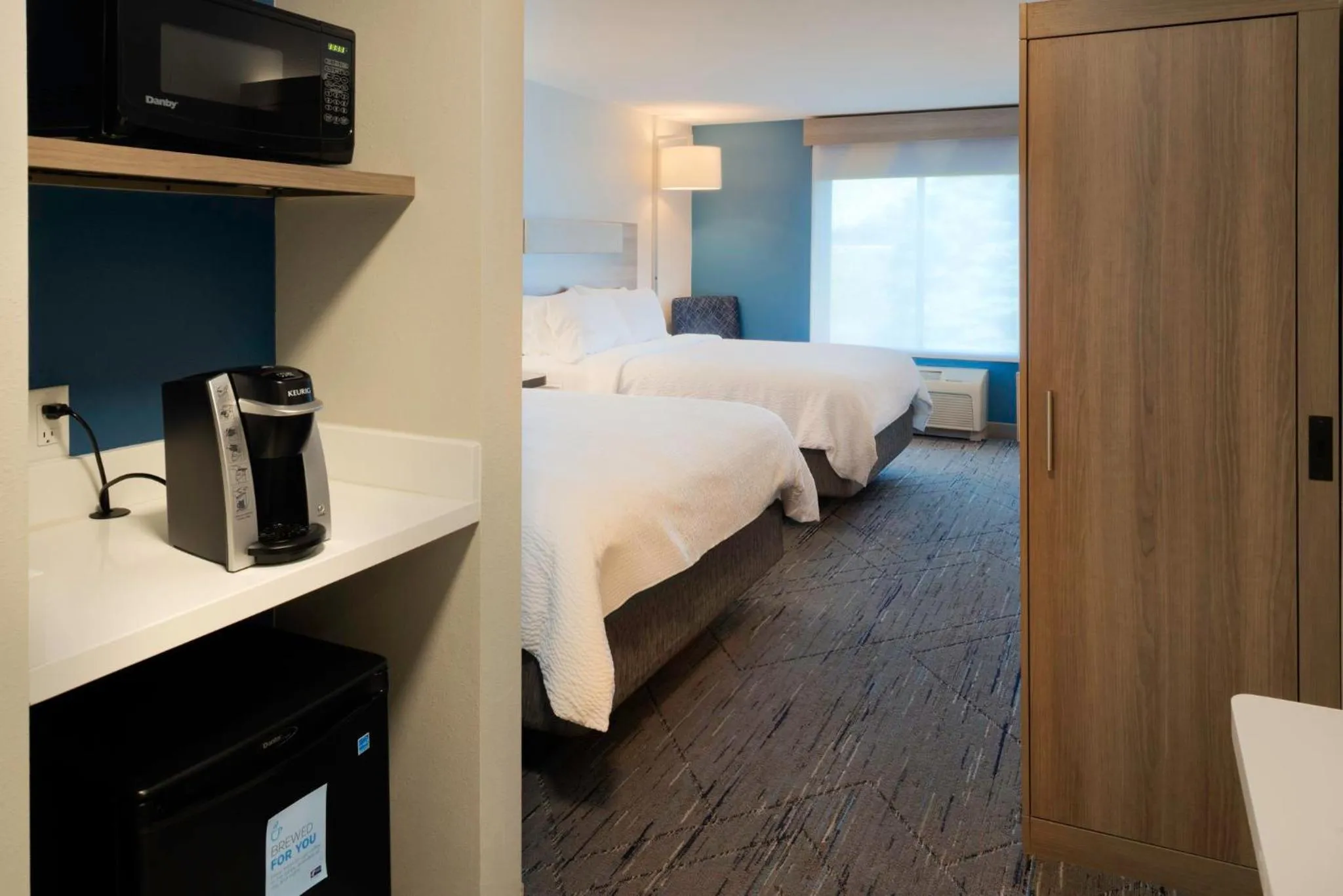 Photo of the whole room, Bed in Holiday Inn Express Hotel & Suites Fort Atkinson by IHG