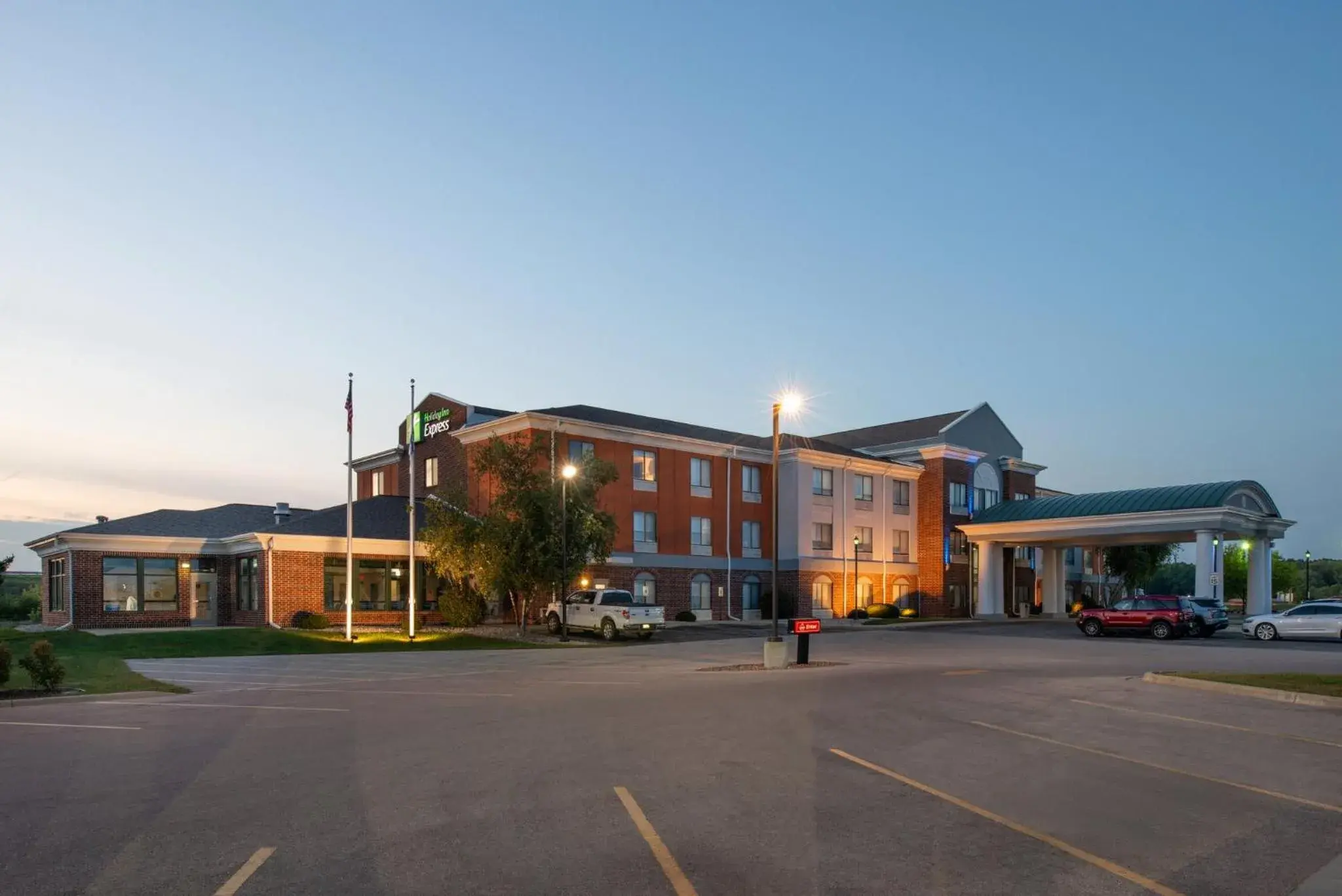 Property building in Holiday Inn Express Hotel & Suites Fort Atkinson by IHG Property building in Holiday Inn Express Hotel & Suites Fort Atkinson by IHG