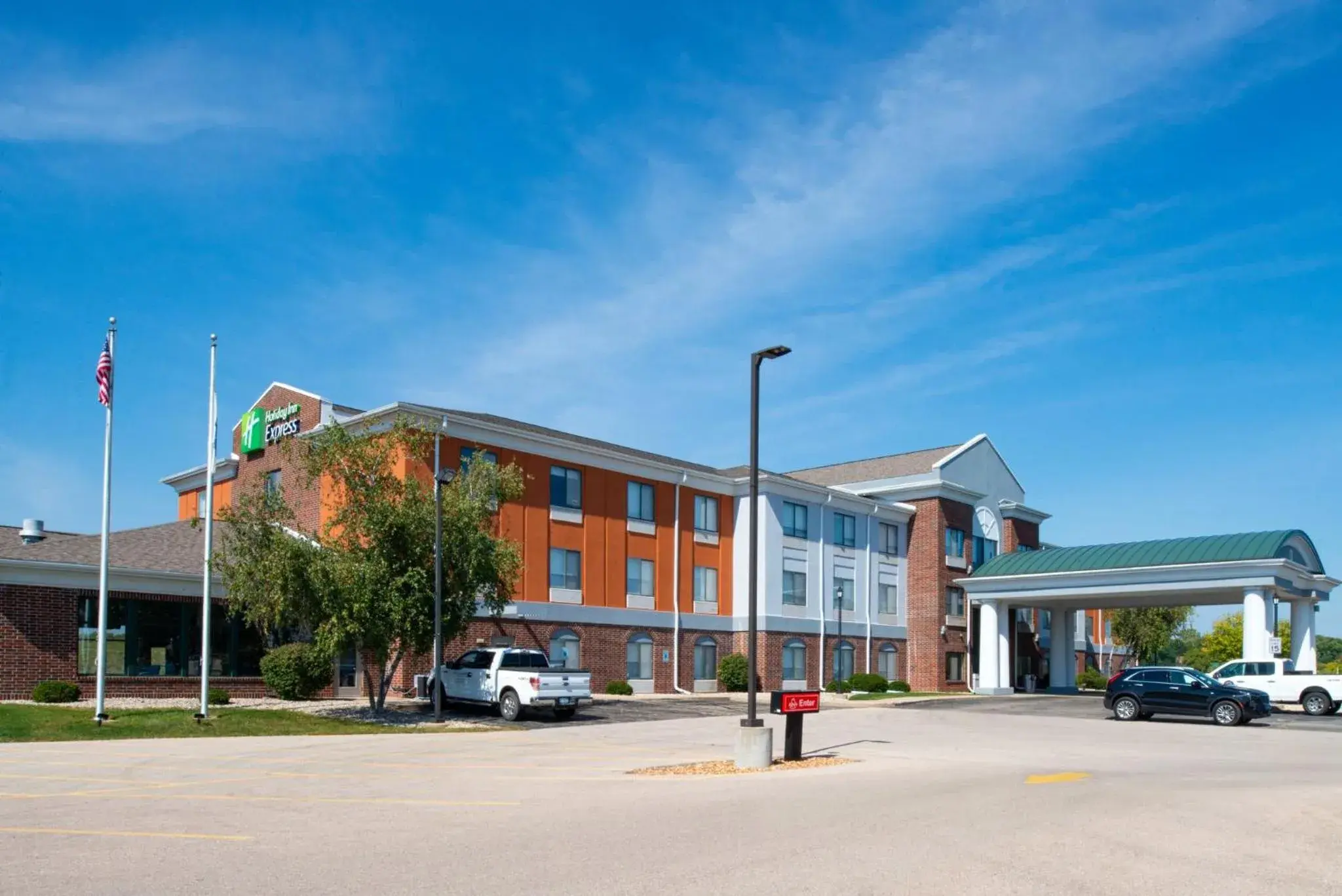 Property building in Holiday Inn Express Hotel & Suites Fort Atkinson by IHG Property building in Holiday Inn Express Hotel & Suites Fort Atkinson by IHG