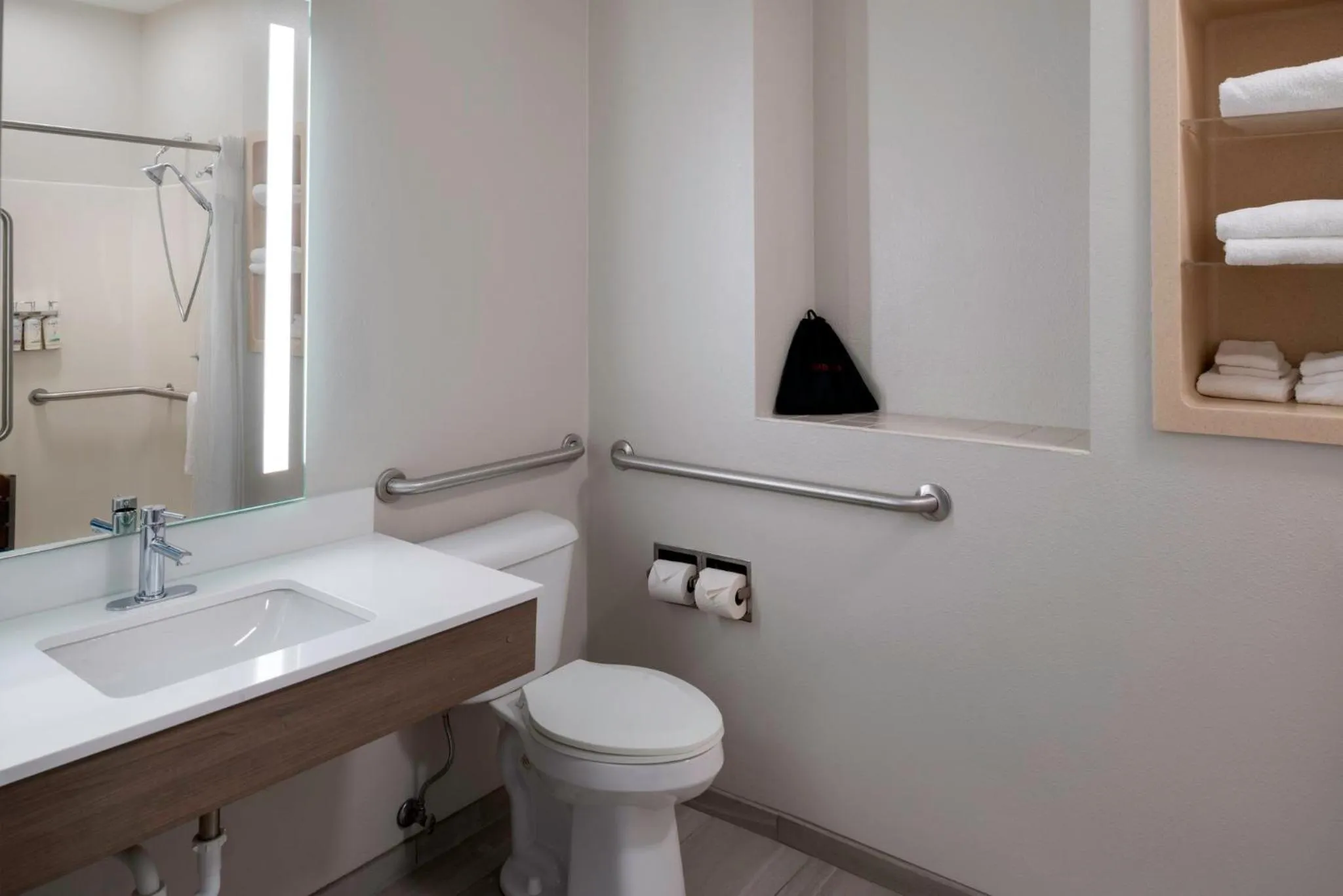 Photo of the whole room in Holiday Inn Express Hotel & Suites Fort Atkinson by IHG